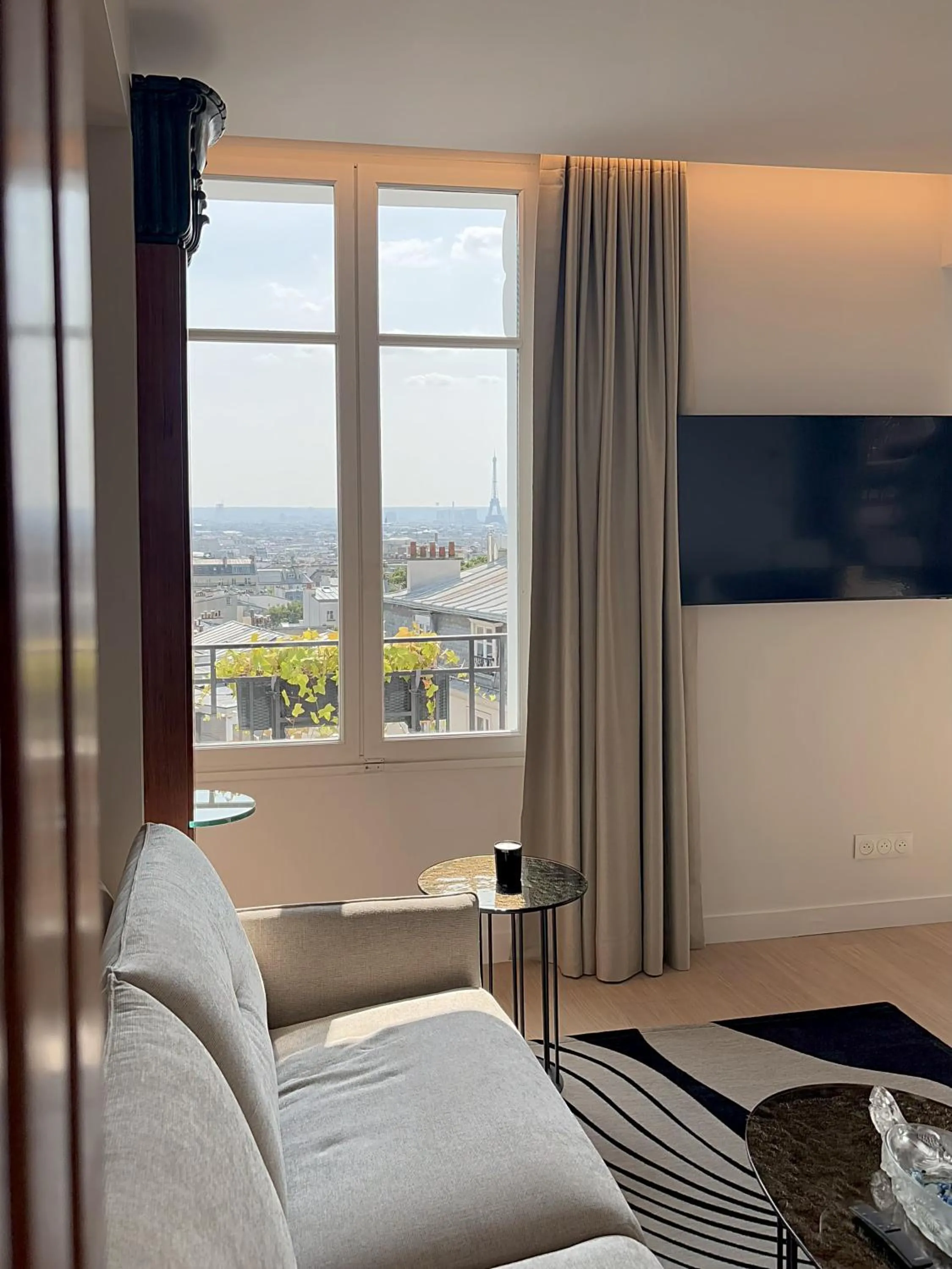 Natural landscape in Montmartre Residence