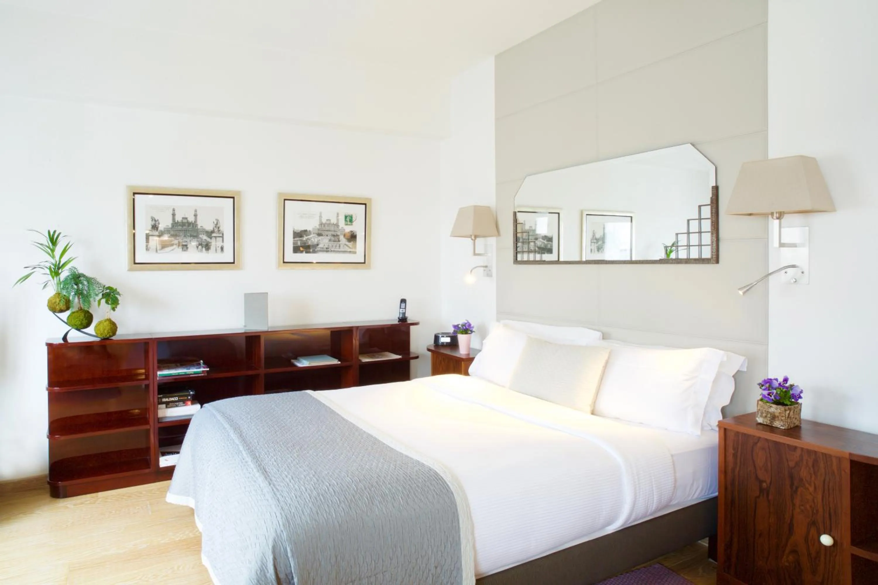 Bed in Montmartre Residence