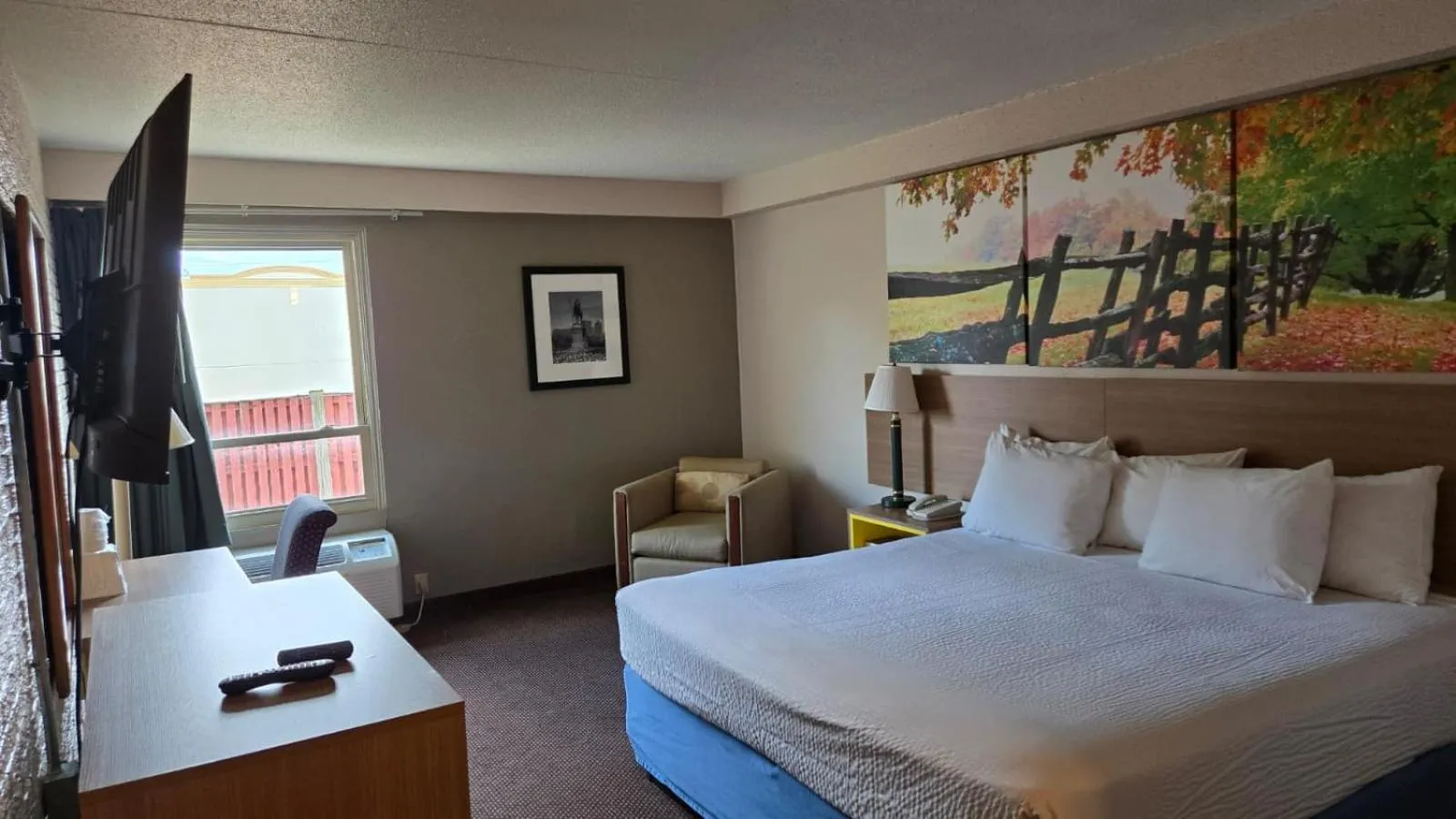 Bedroom, Bed in Days Inn by Wyndham Manassas Battlefield