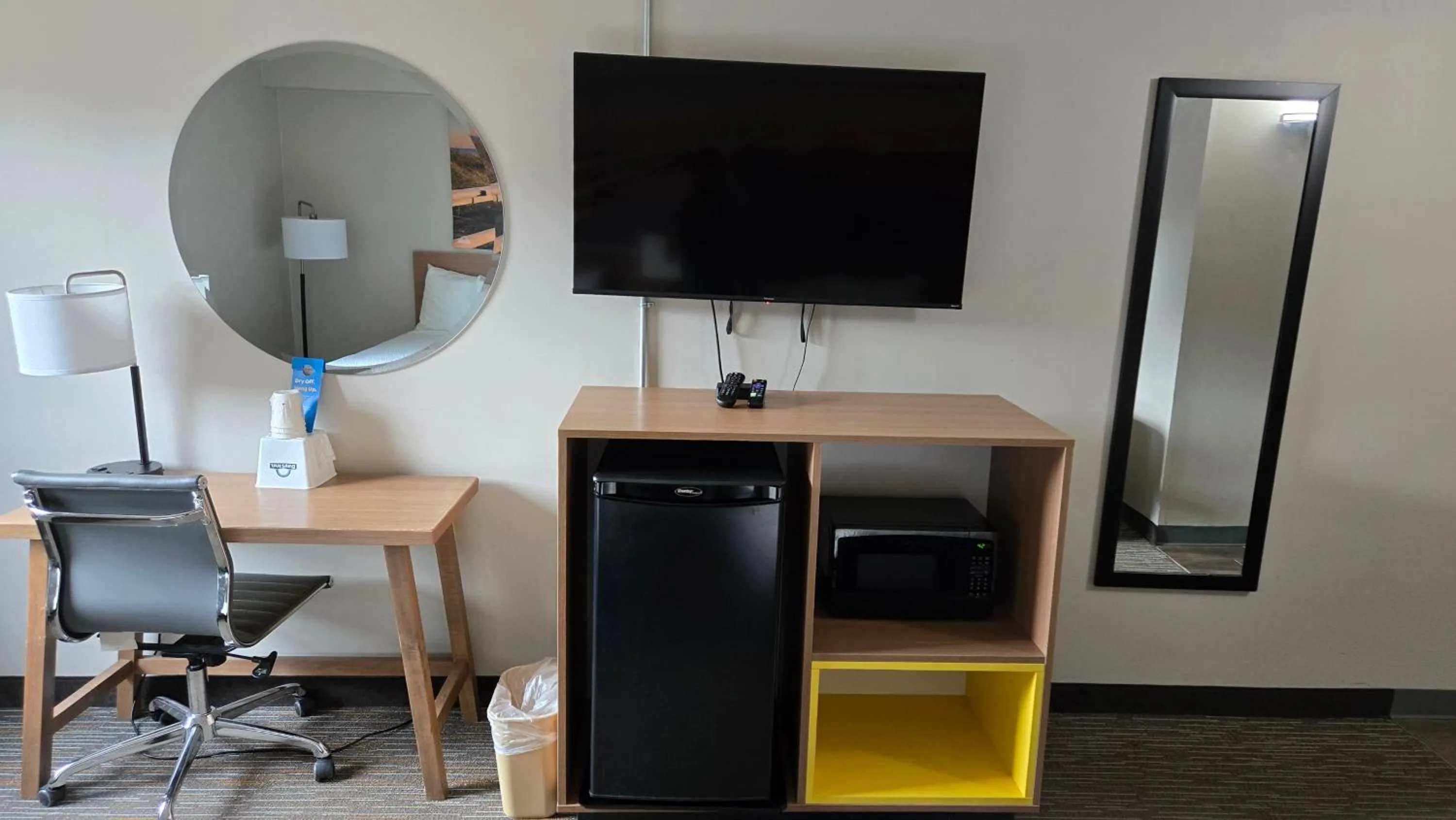 TV and multimedia in Days Inn by Wyndham Manassas Battlefield