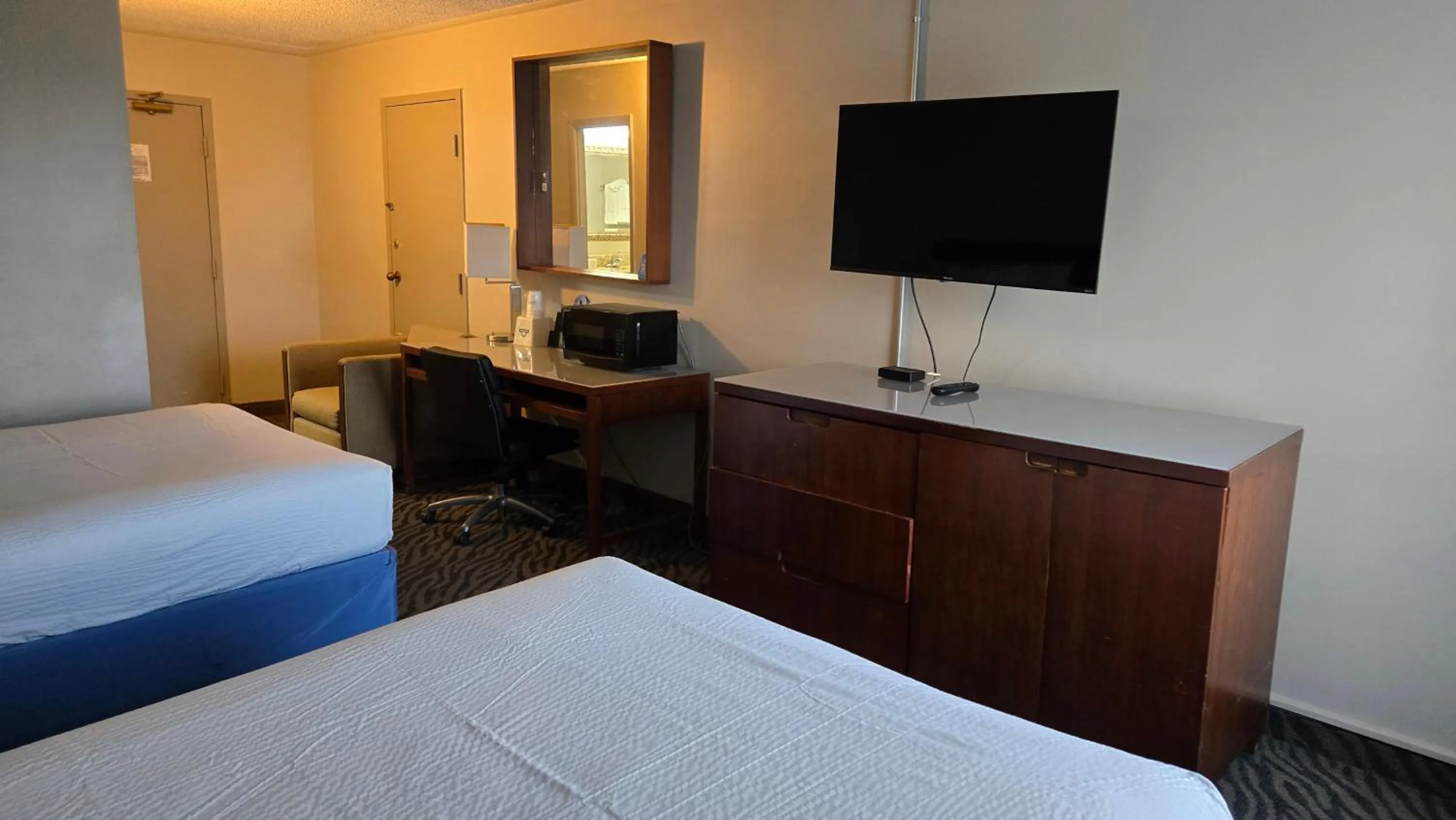 Bedroom, Bed in Days Inn by Wyndham Manassas Battlefield