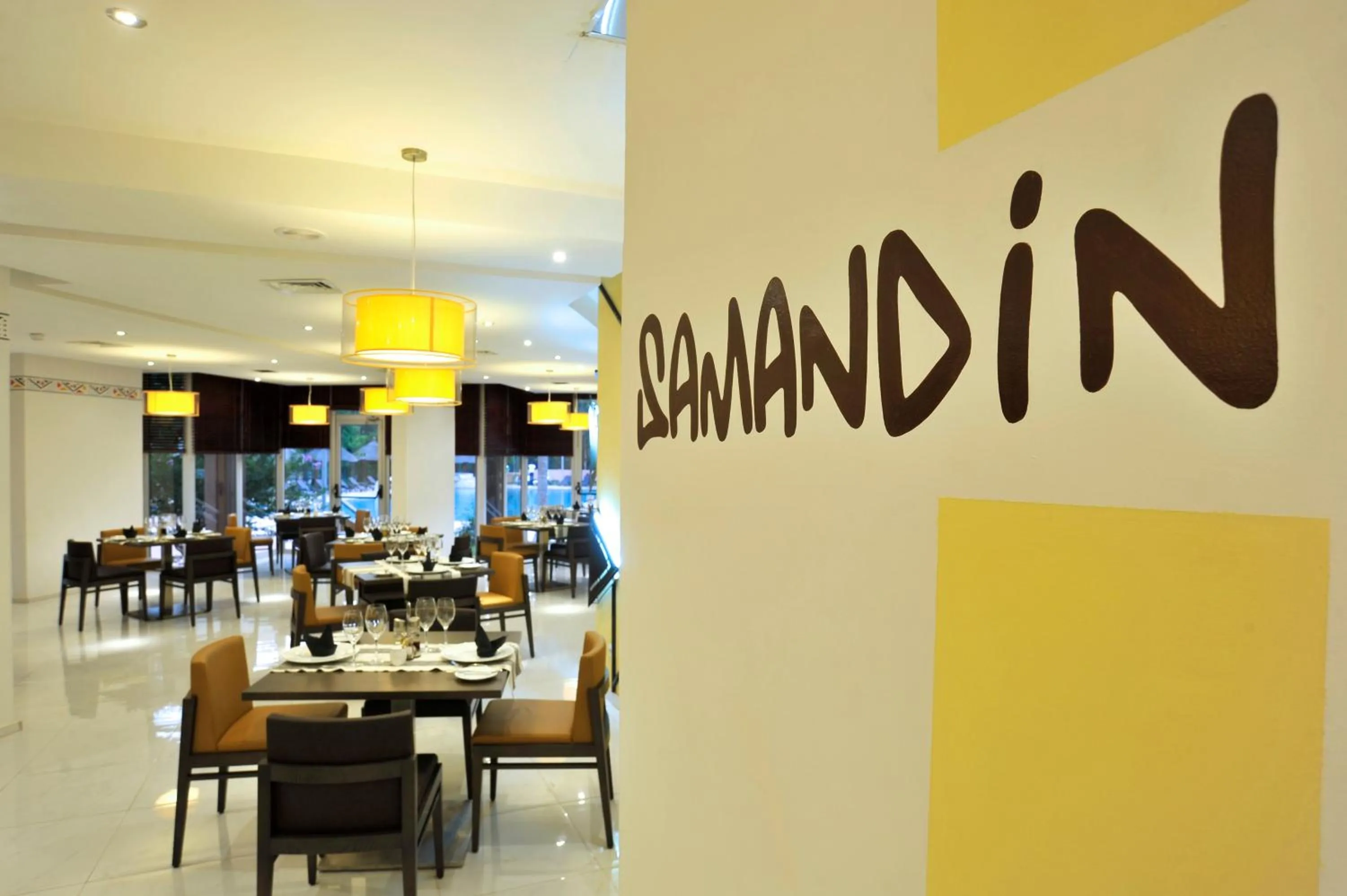 Restaurant/places to eat in Sopatel Silmandé