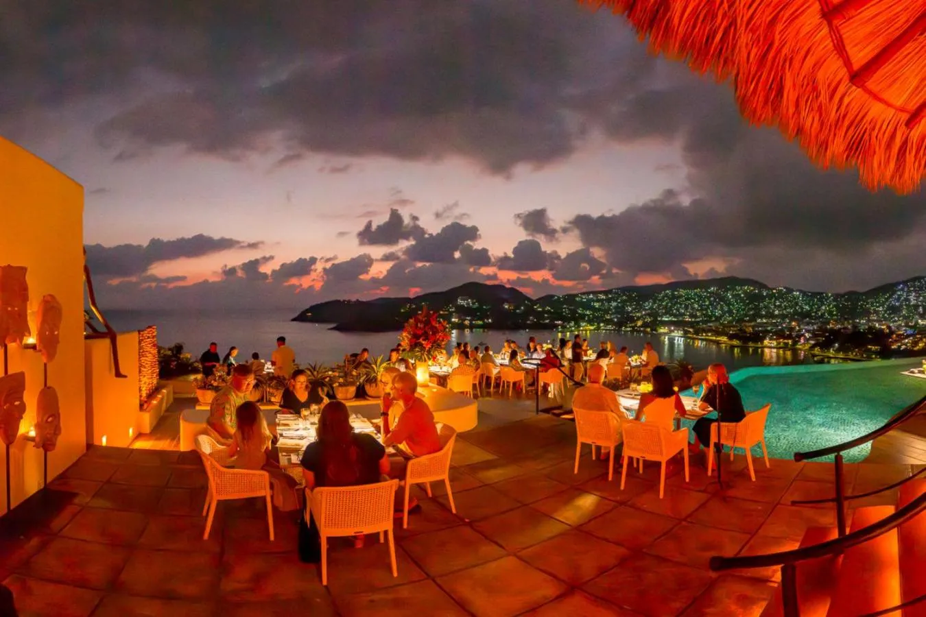 Restaurant/places to eat in Tentaciones Hotel & Lounge Pool - Adults Only