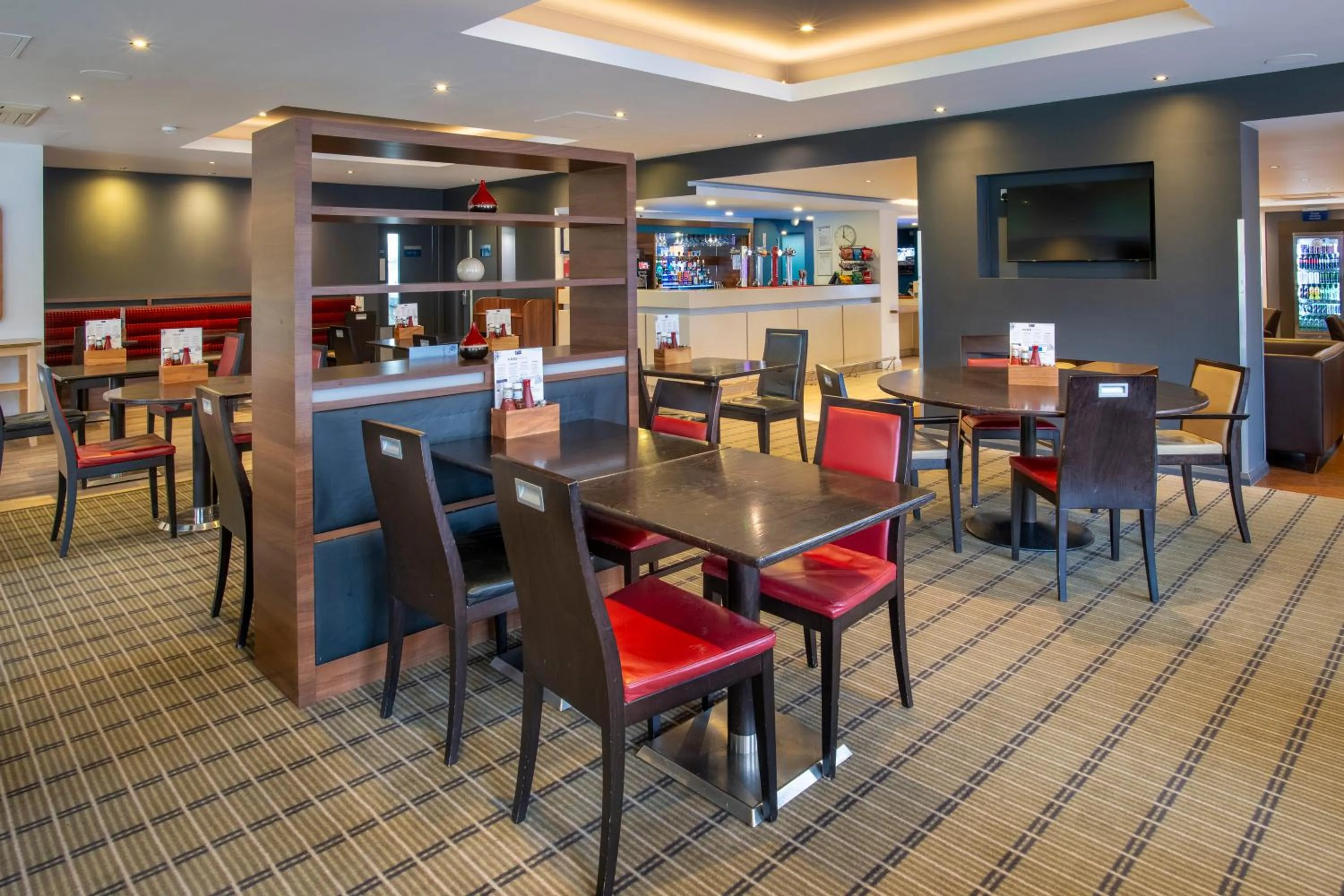 Restaurant/places to eat in Holiday Inn Express Warwick - Stratford-upon-Avon by IHG