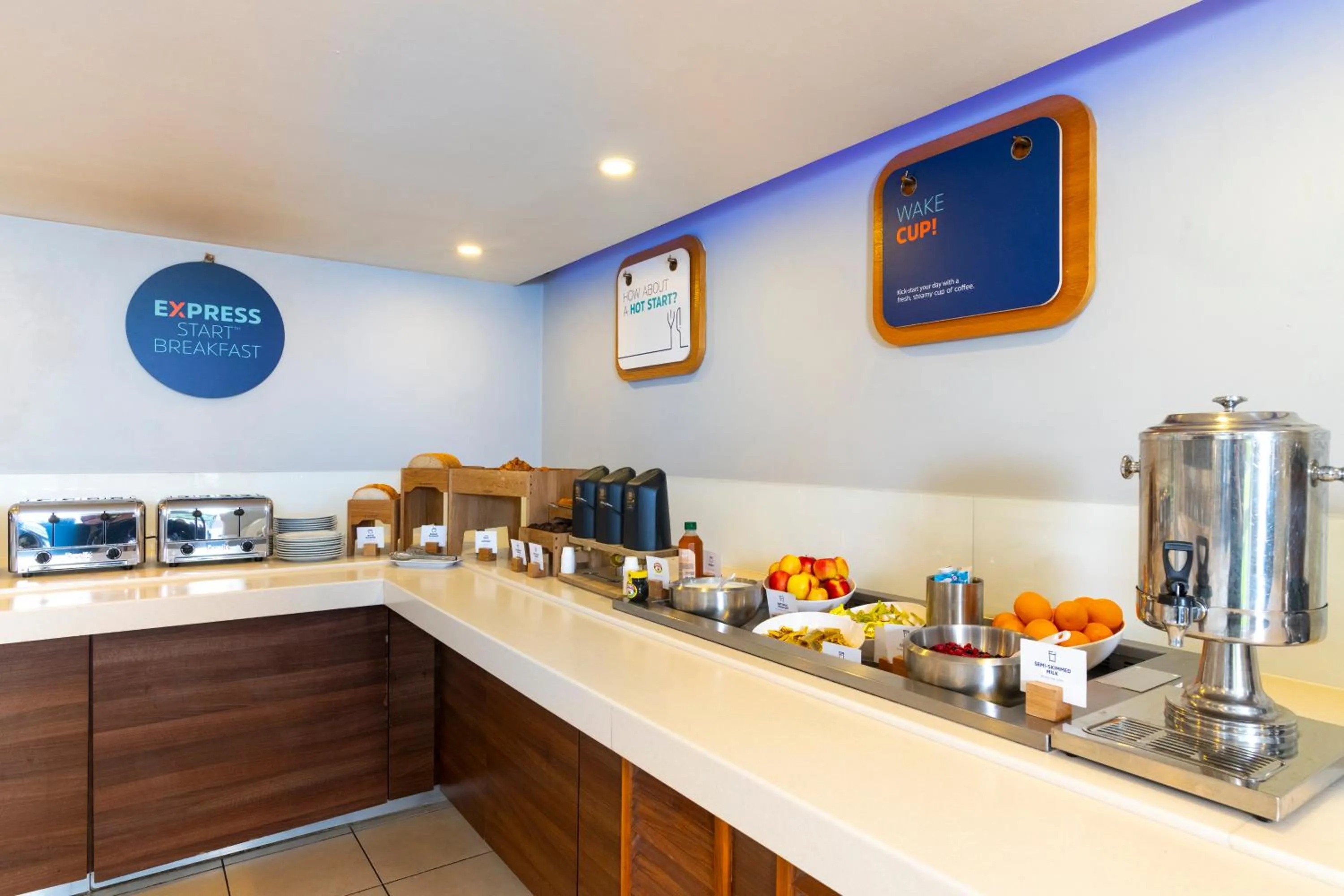 Buffet breakfast in Holiday Inn Express Warwick - Stratford-upon-Avon by IHG