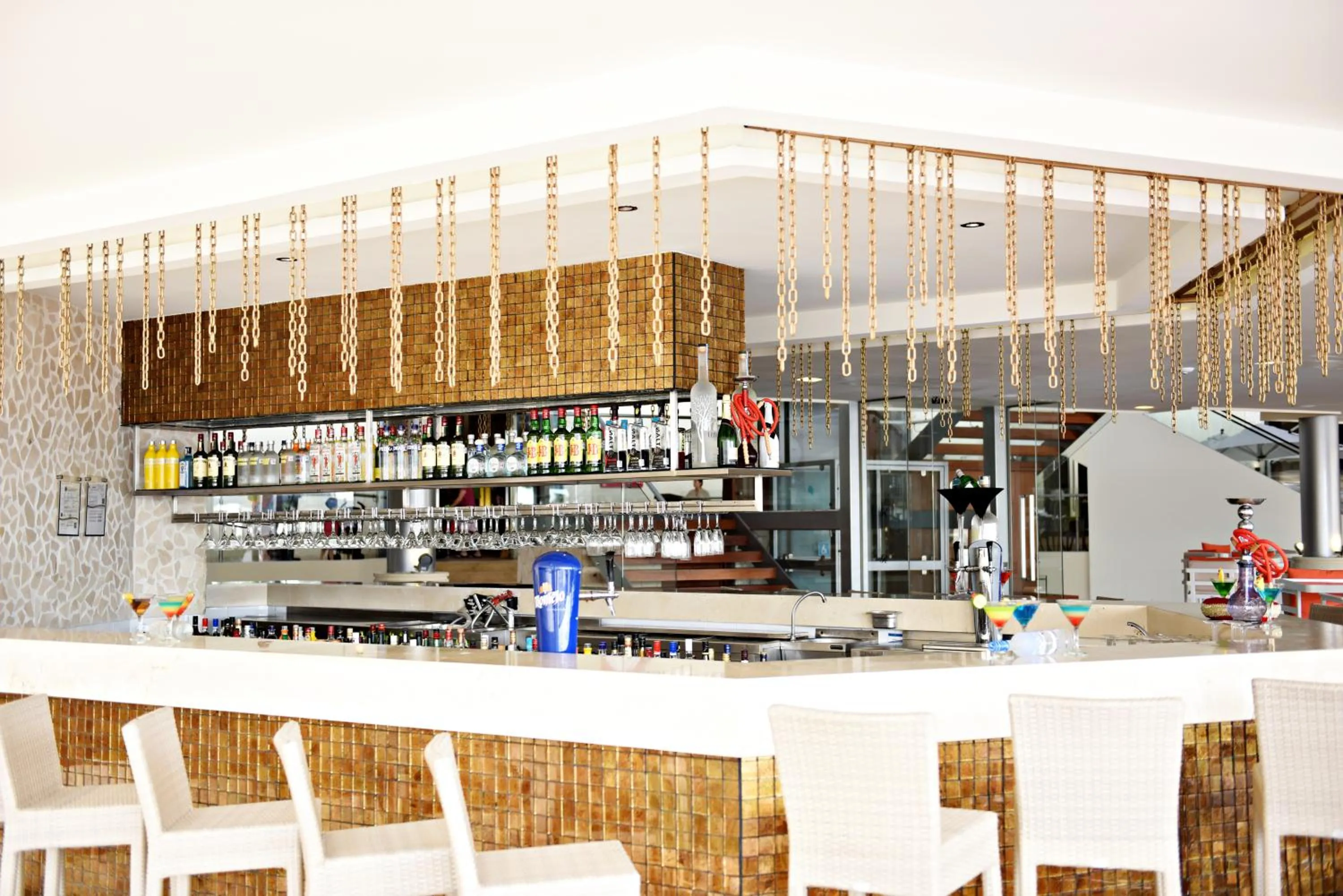 Lounge or bar in Royalton Hideaway Riviera Cancun, An Autograph Collection All-Inclusive Resort - Adults Only