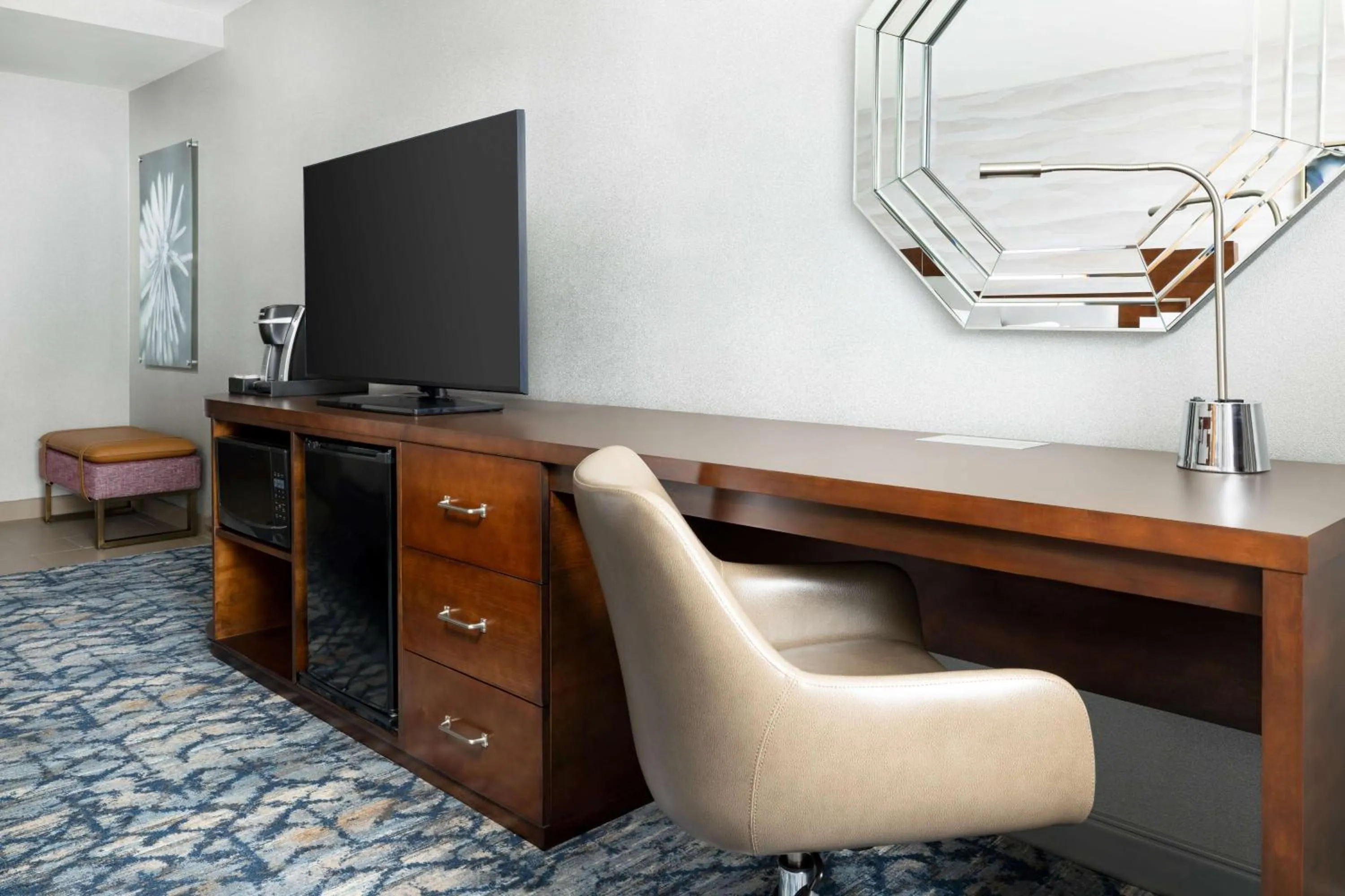 TV and multimedia in Hilton Garden Inn Palo Alto