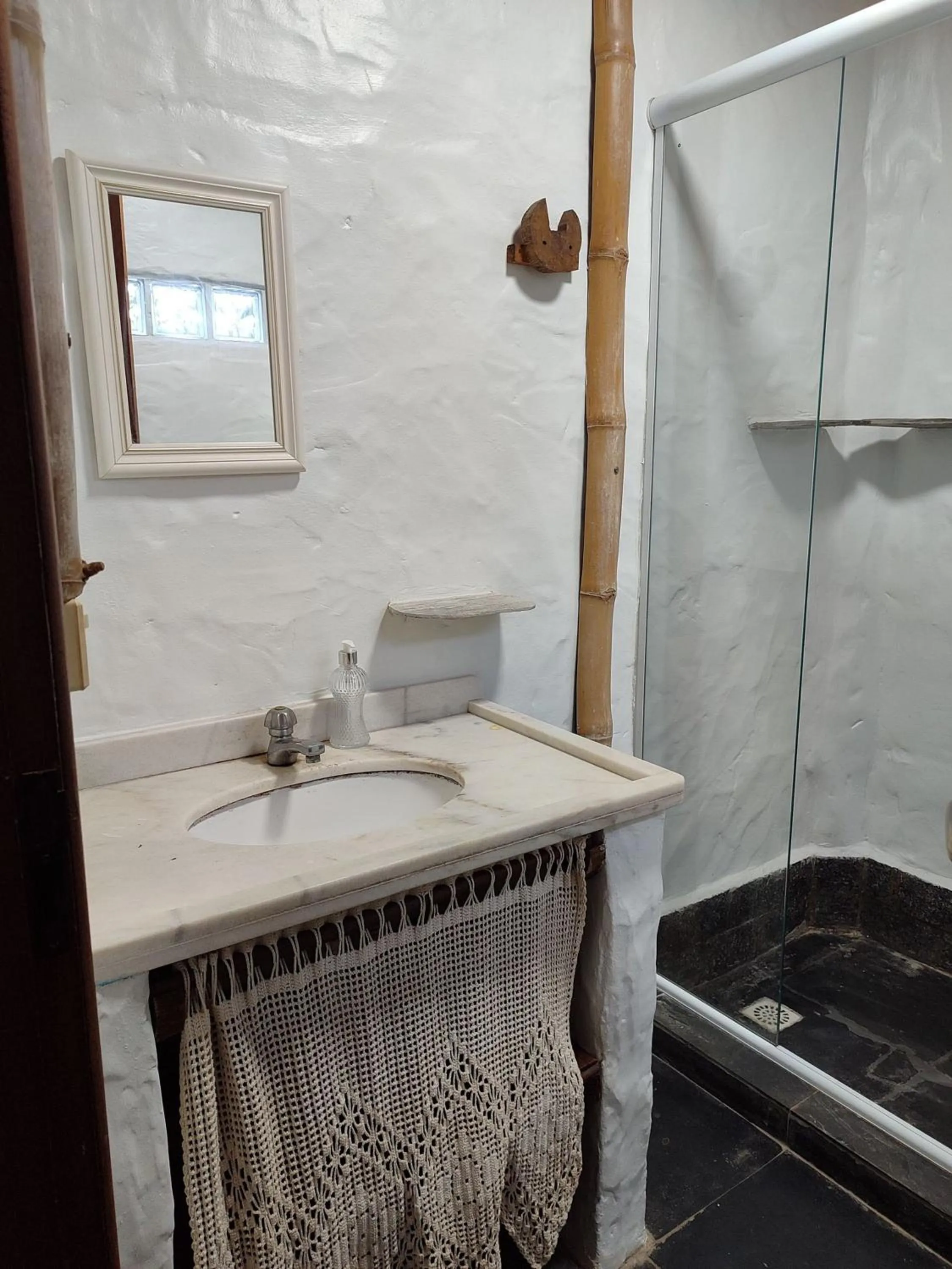 Toilet in Pousada Casa Morango - Praia do Rosa - SC