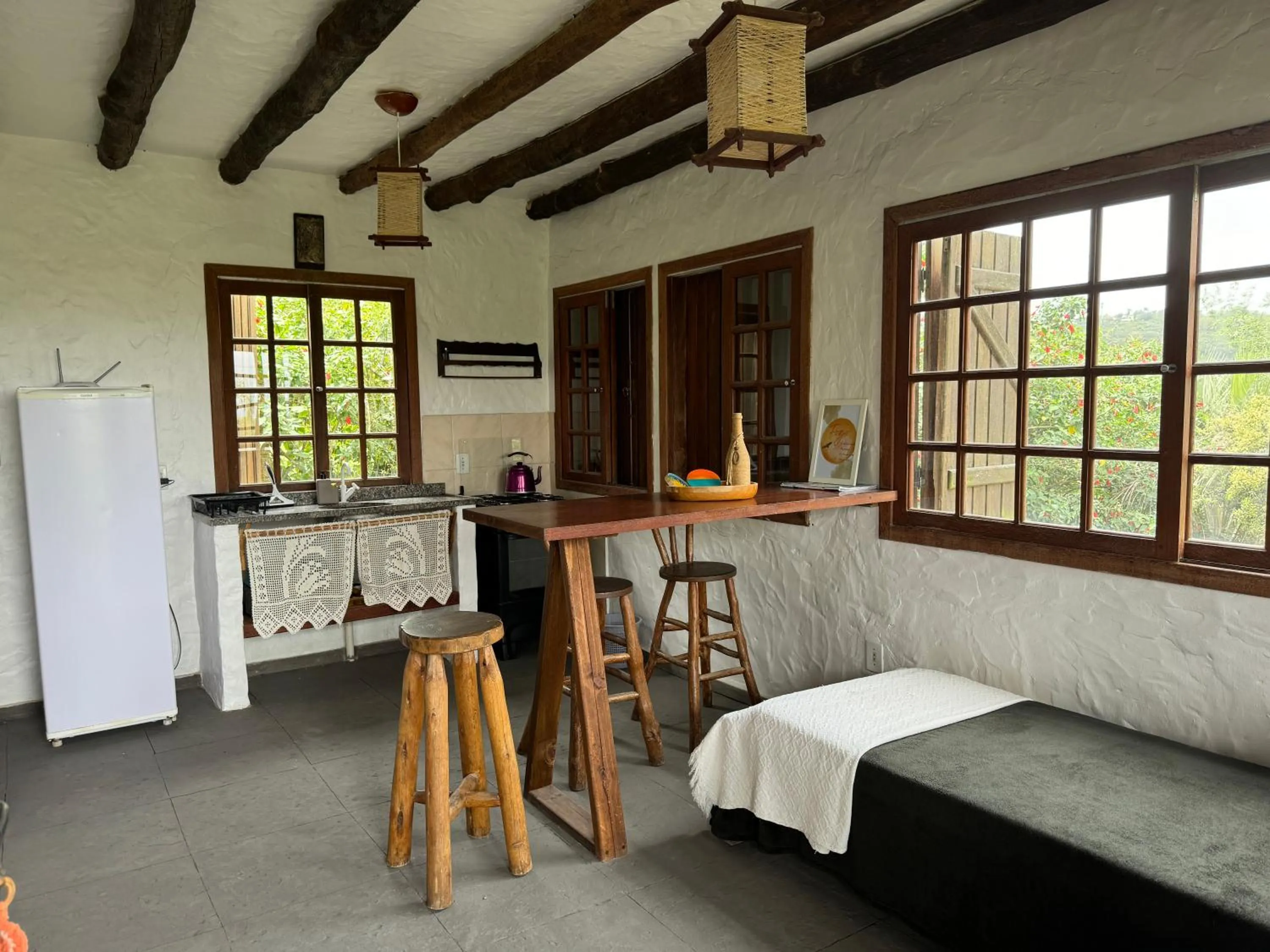 Kitchen or kitchenette in Pousada Casa Morango - Praia do Rosa - SC