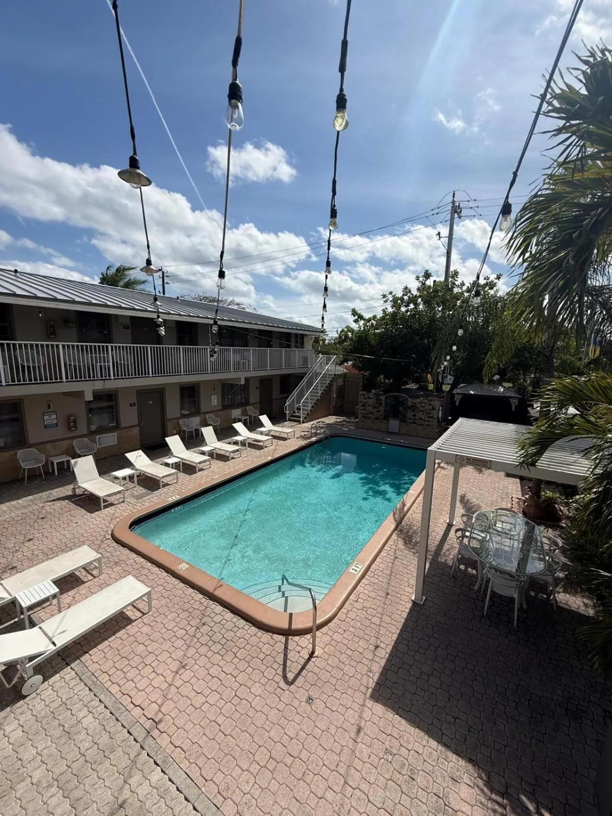 Sheridan Suites Apartments