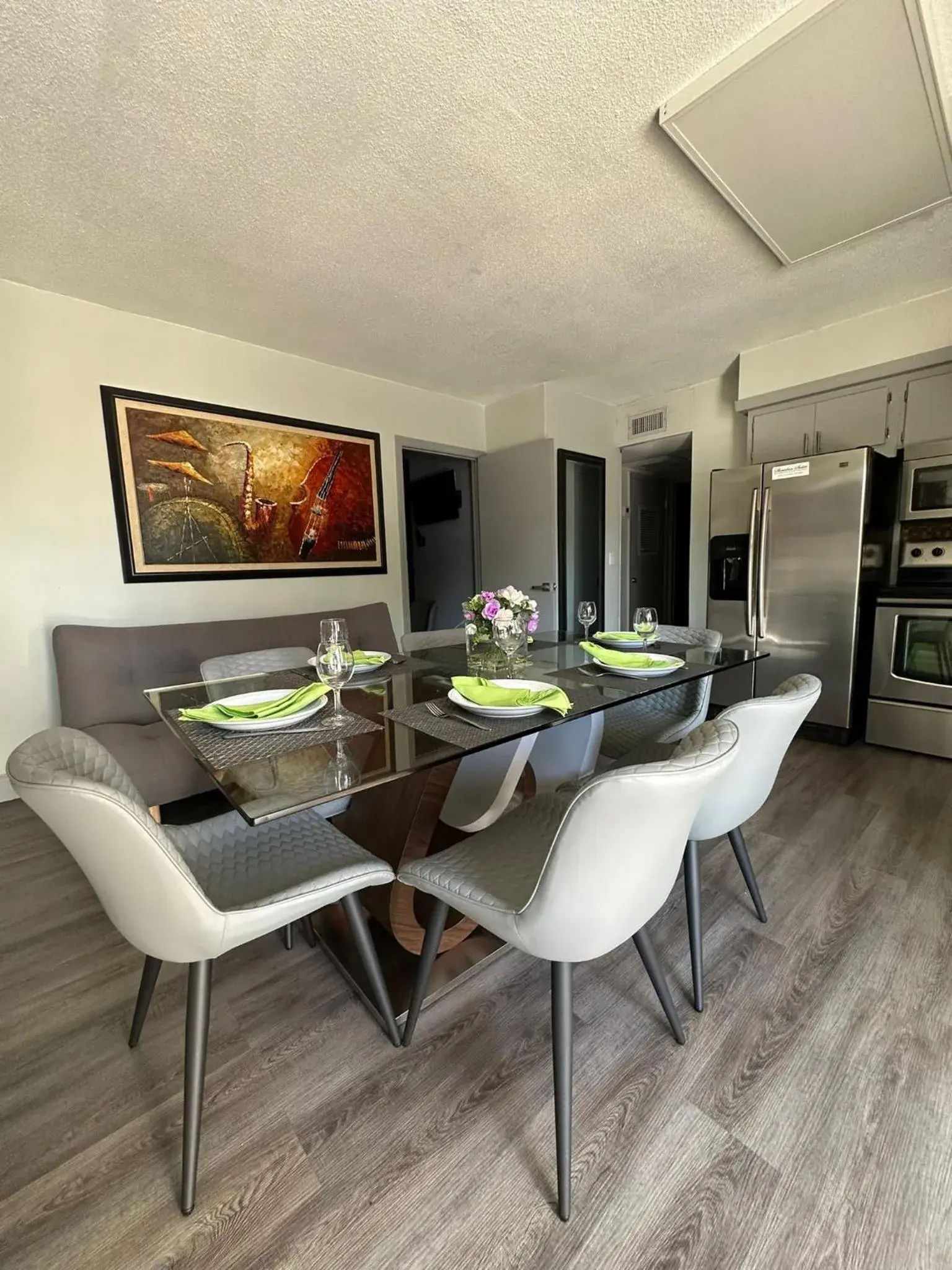 Three-Bedroom Apartment in Sheridan Suites Apartments Three-Bedroom Apartment in Sheridan Suites Apartments