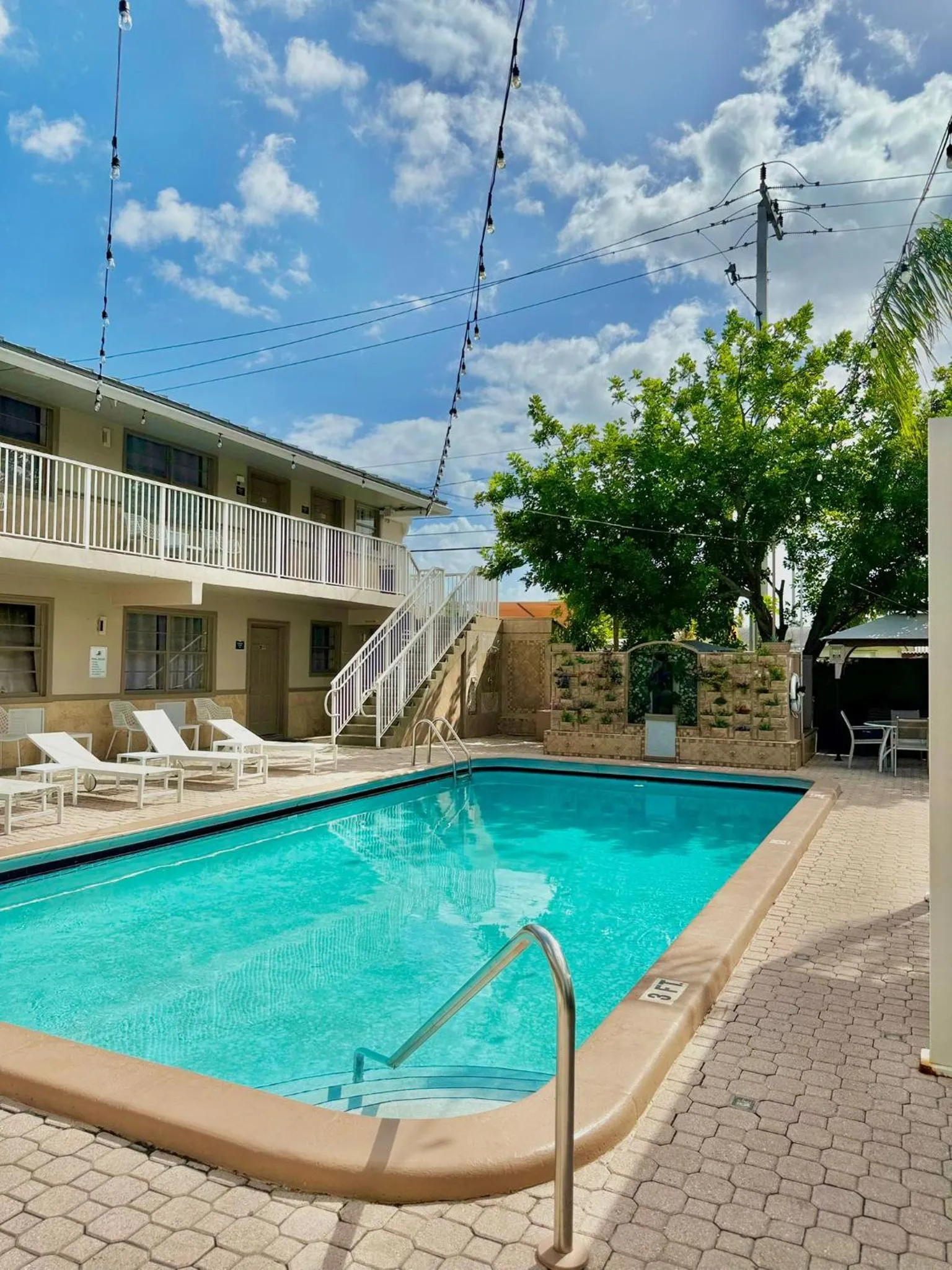 Sheridan Suites Apartments