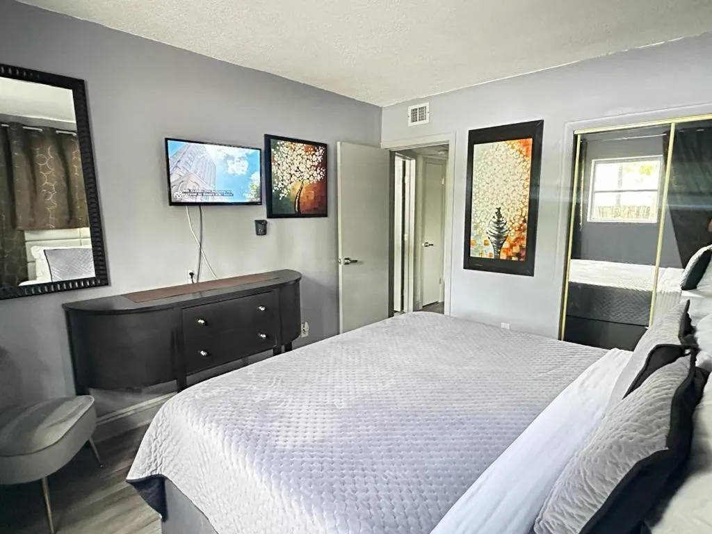 Bed in Sheridan Suites Apartments