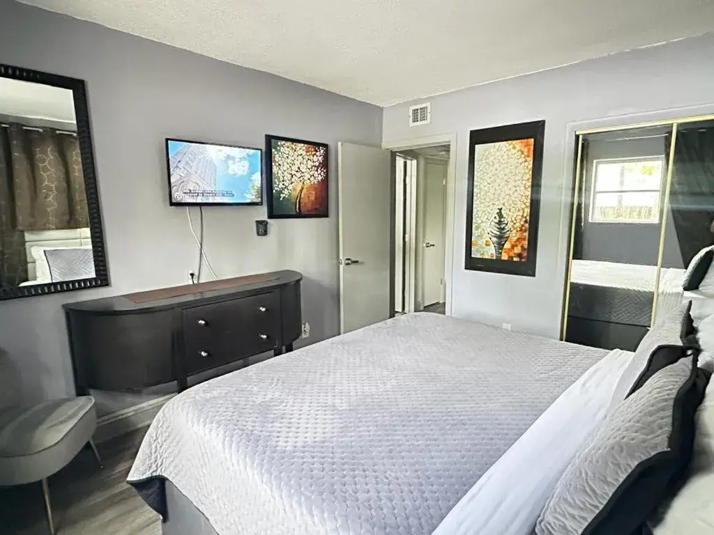 Three-Bedroom Apartment in Sheridan Suites Apartments Three-Bedroom Apartment in Sheridan Suites Apartments