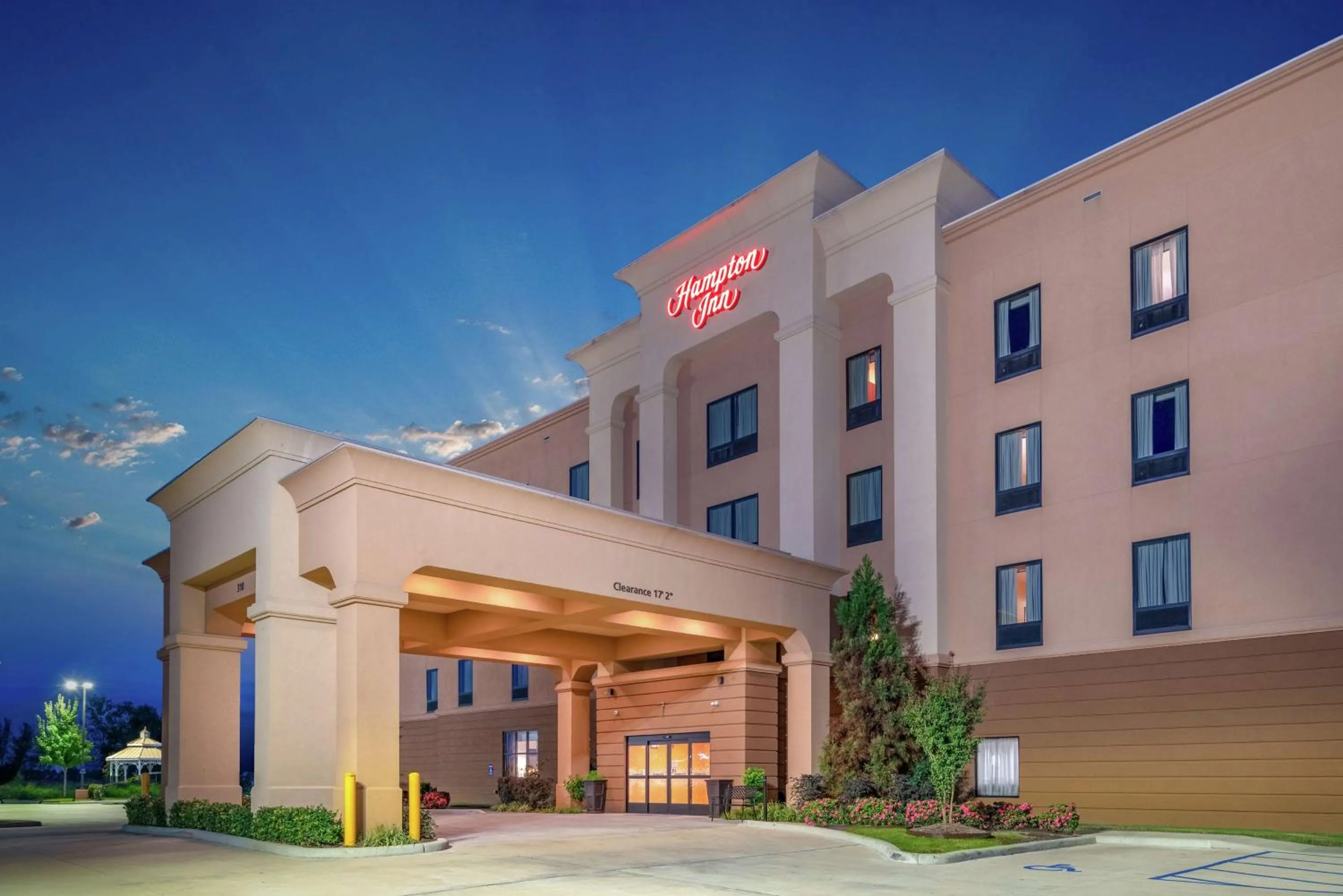 Property building in Hampton Inn Marion