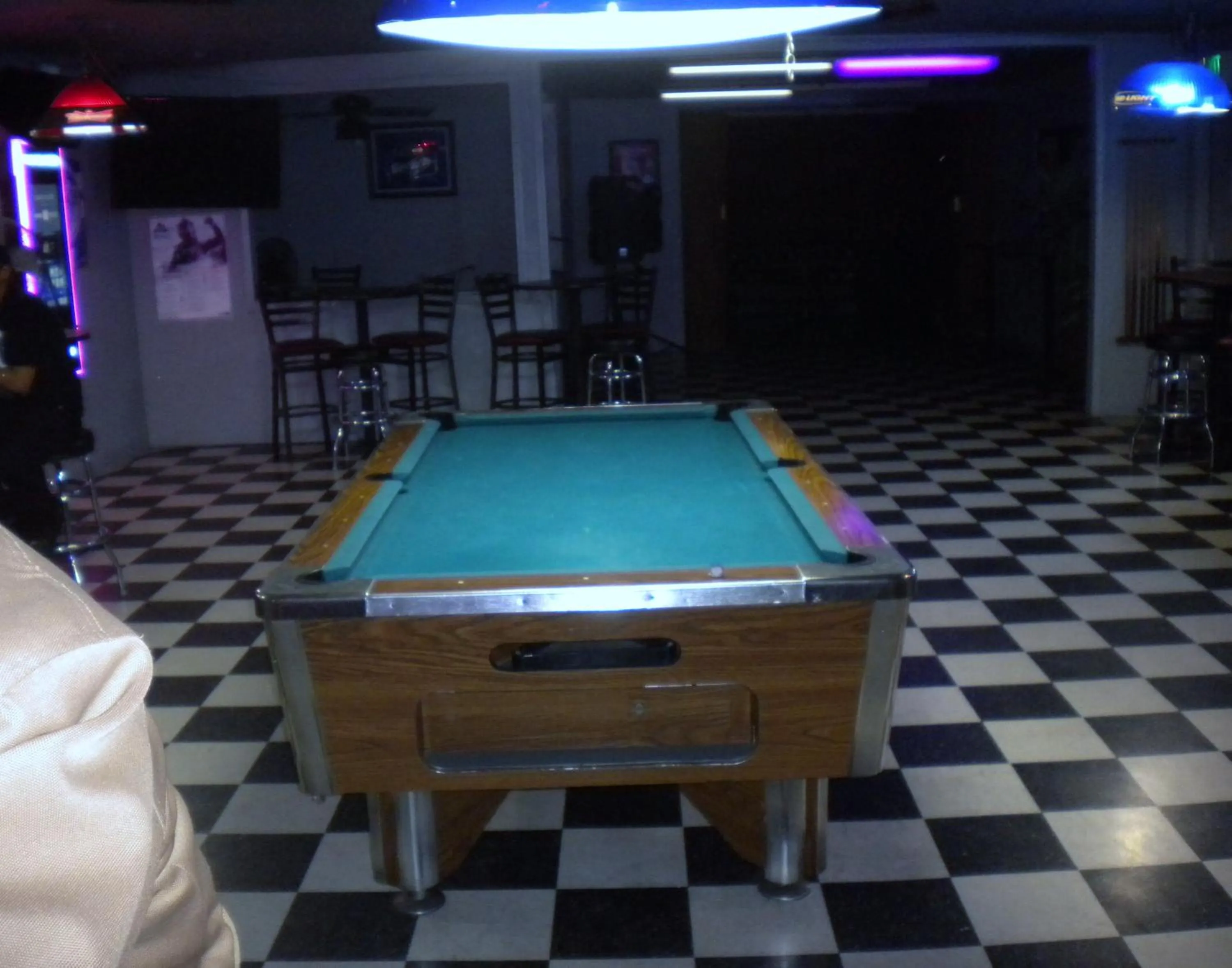 Billiard in Wasco Inn