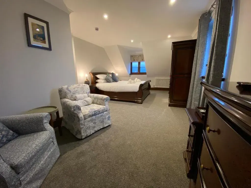 Suite with Lake View in Craigdarroch Hotel Suite with Lake View in Craigdarroch Hotel