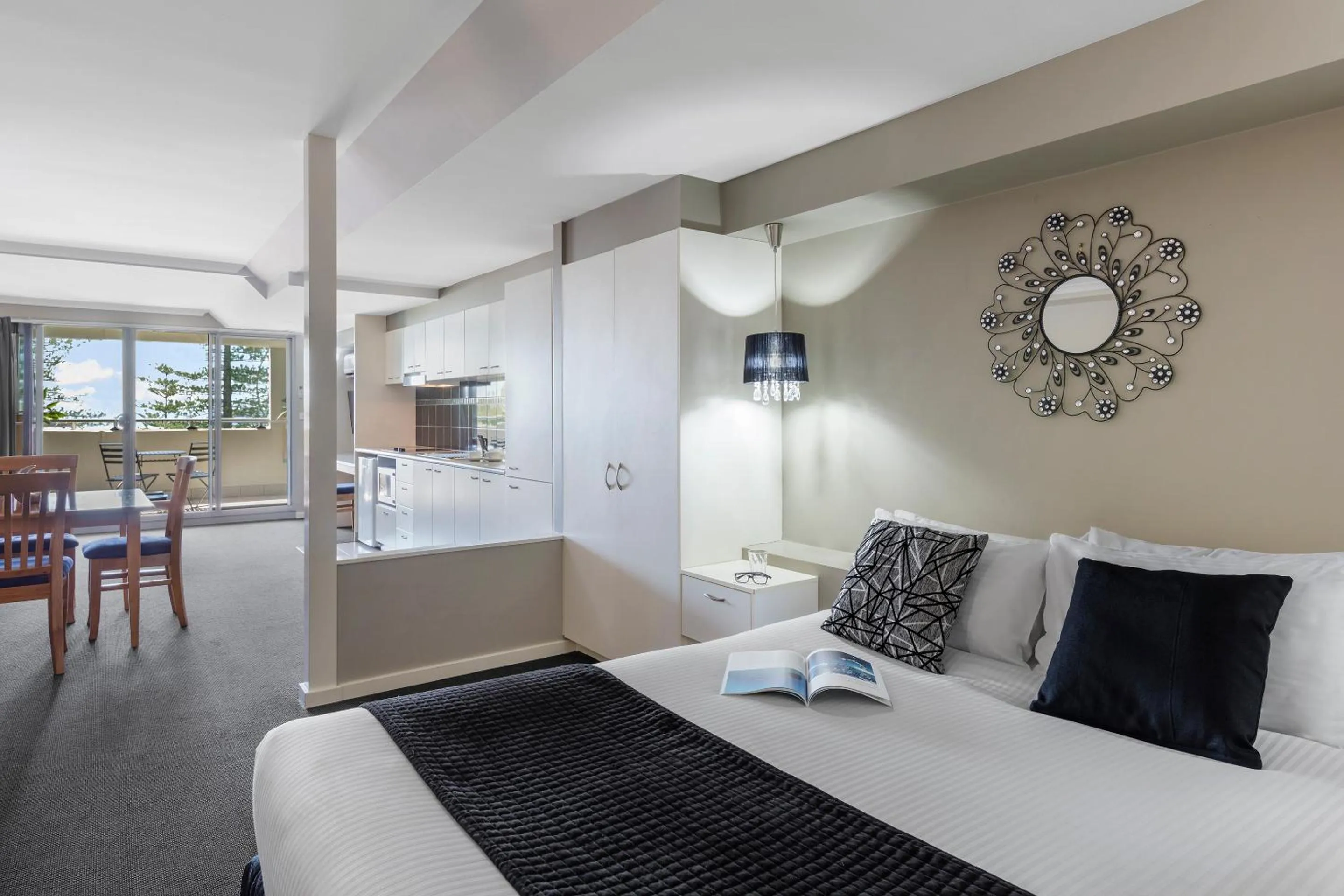 Photo of the whole room, Bed in Nesuto The Entrance