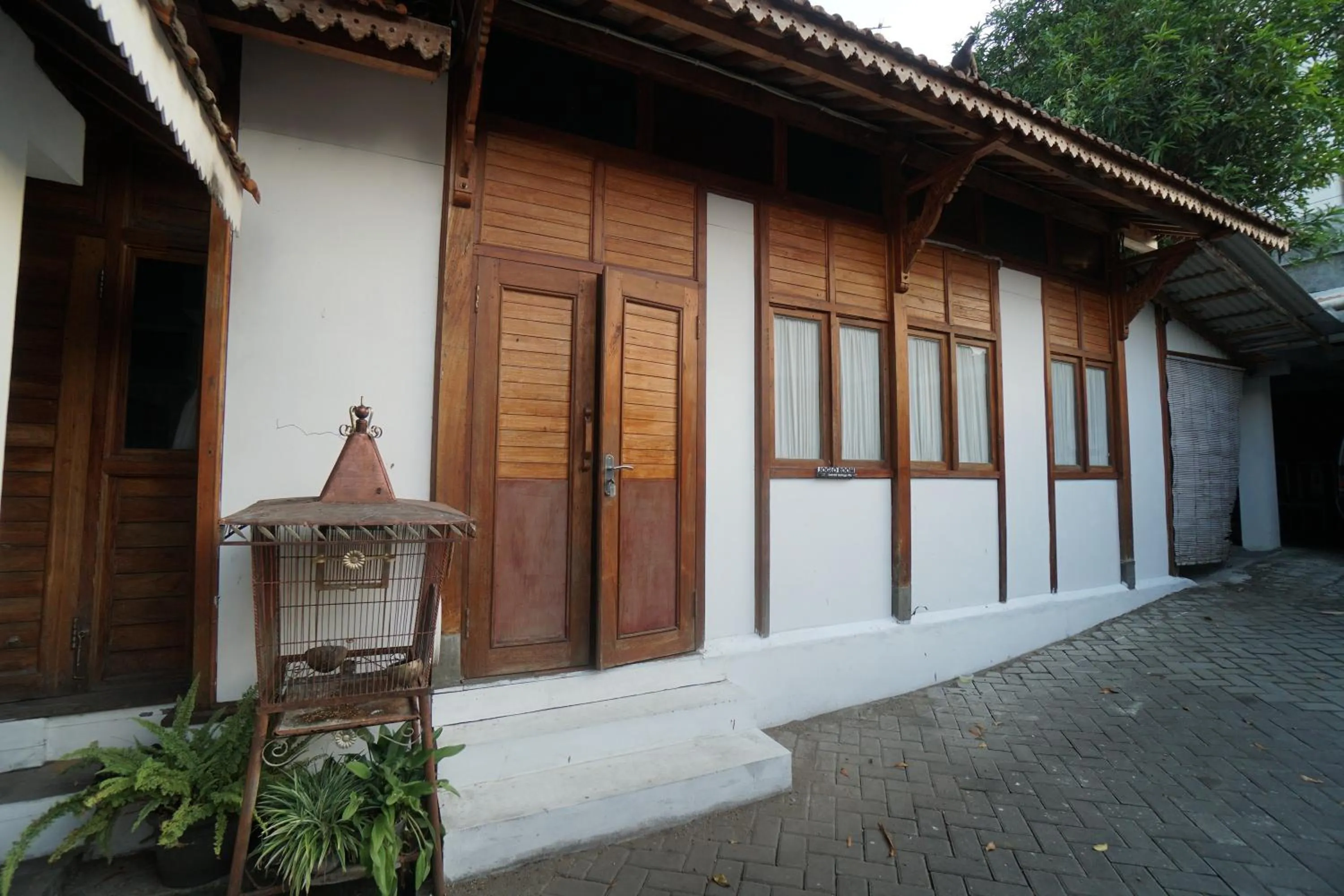 Property building in Villa Sarimbit