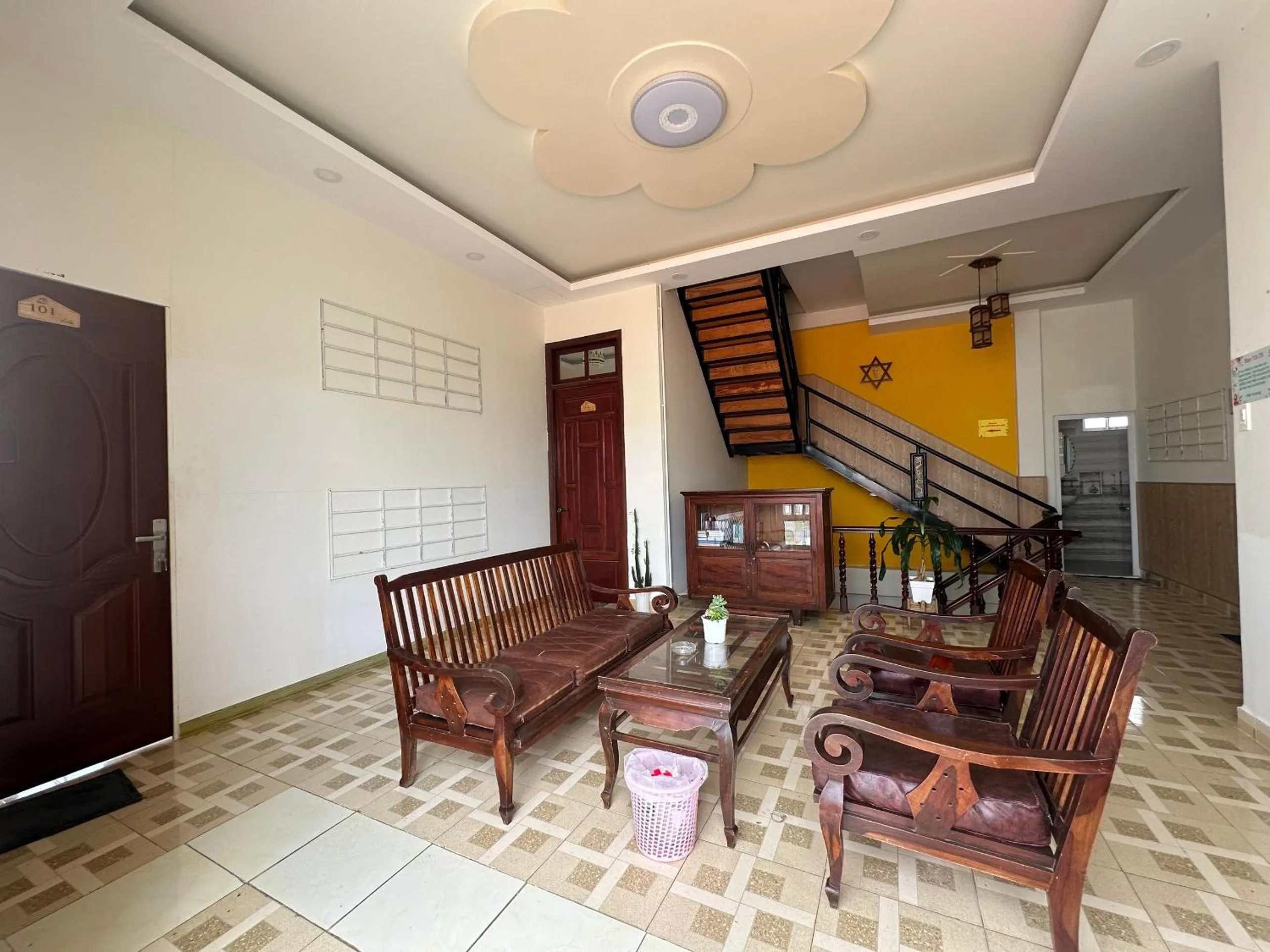 Lobby or reception in SPOT ON 1229 Happy Dream Homestay