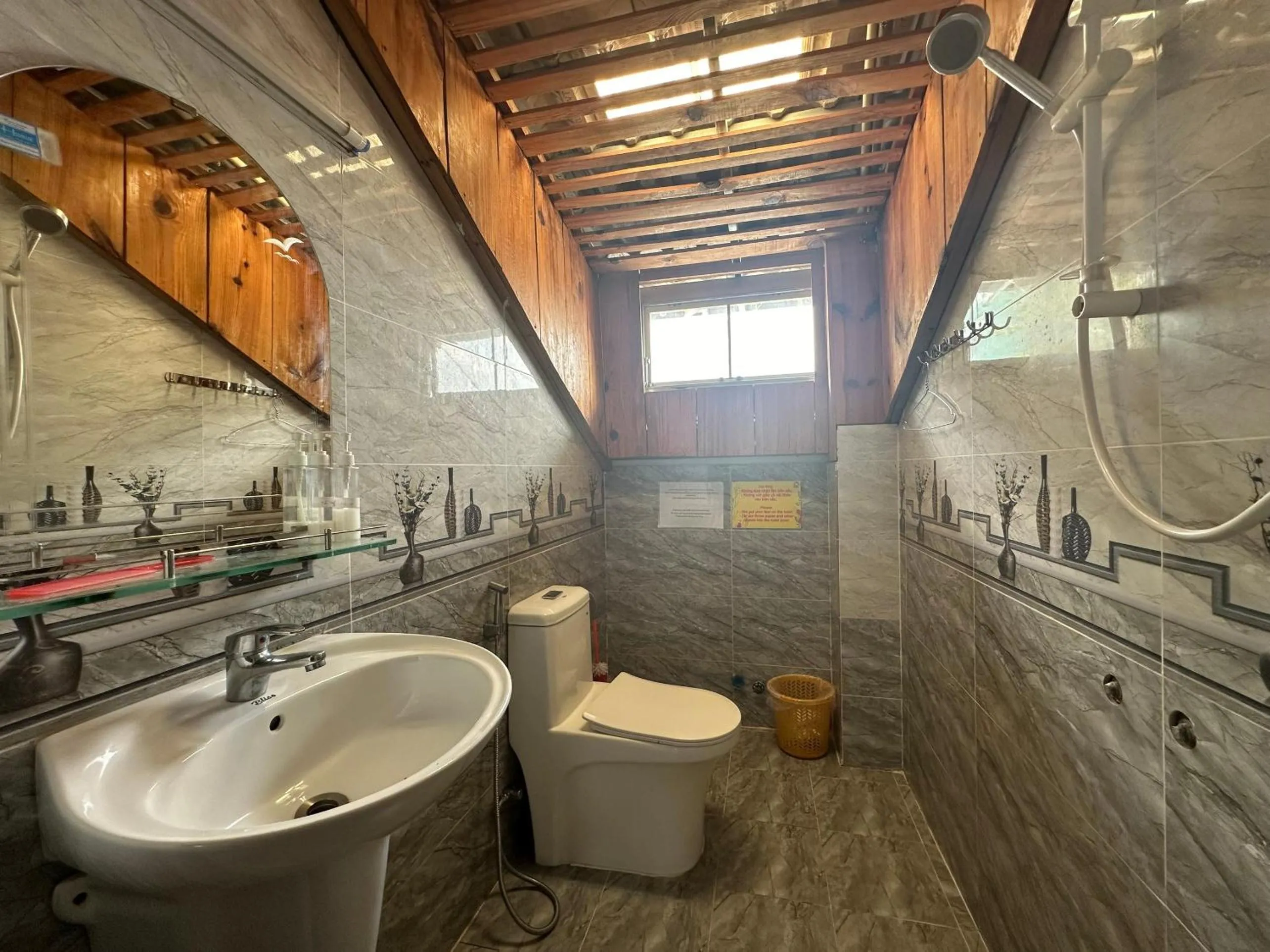 Bathroom in SPOT ON 1229 Happy Dream Homestay