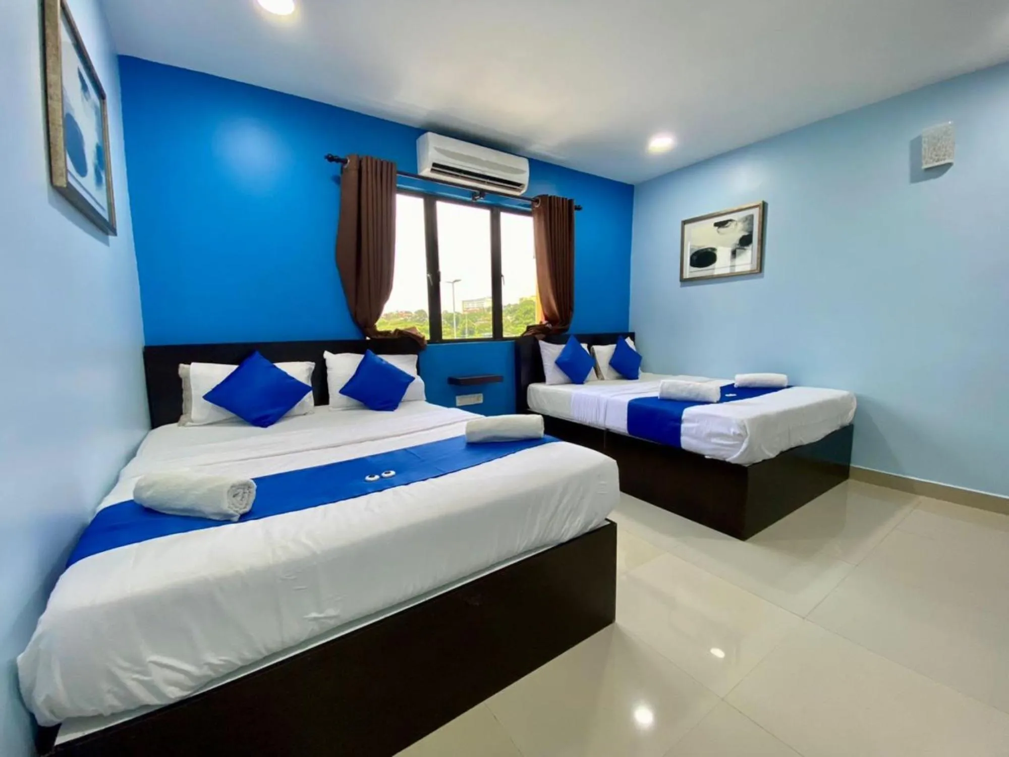 Bedroom, Bed in Royals Star Hotel