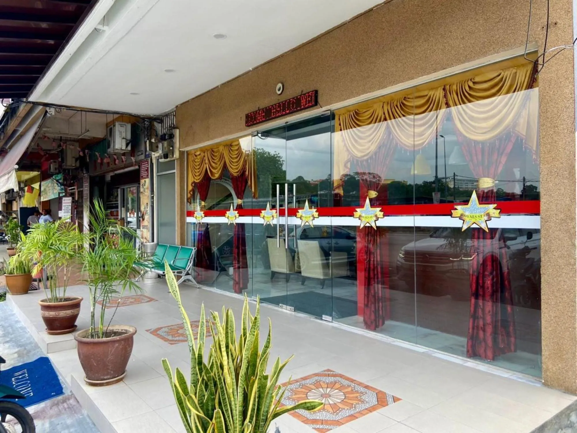 Facade/entrance in Royals Star Hotel