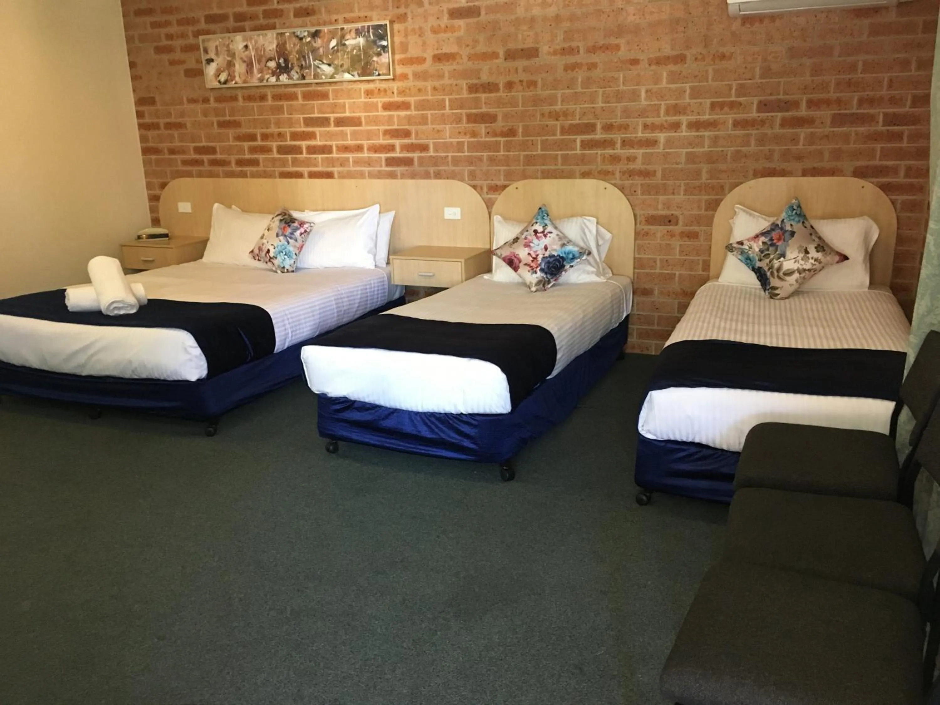 Bed in Branxton House Motel