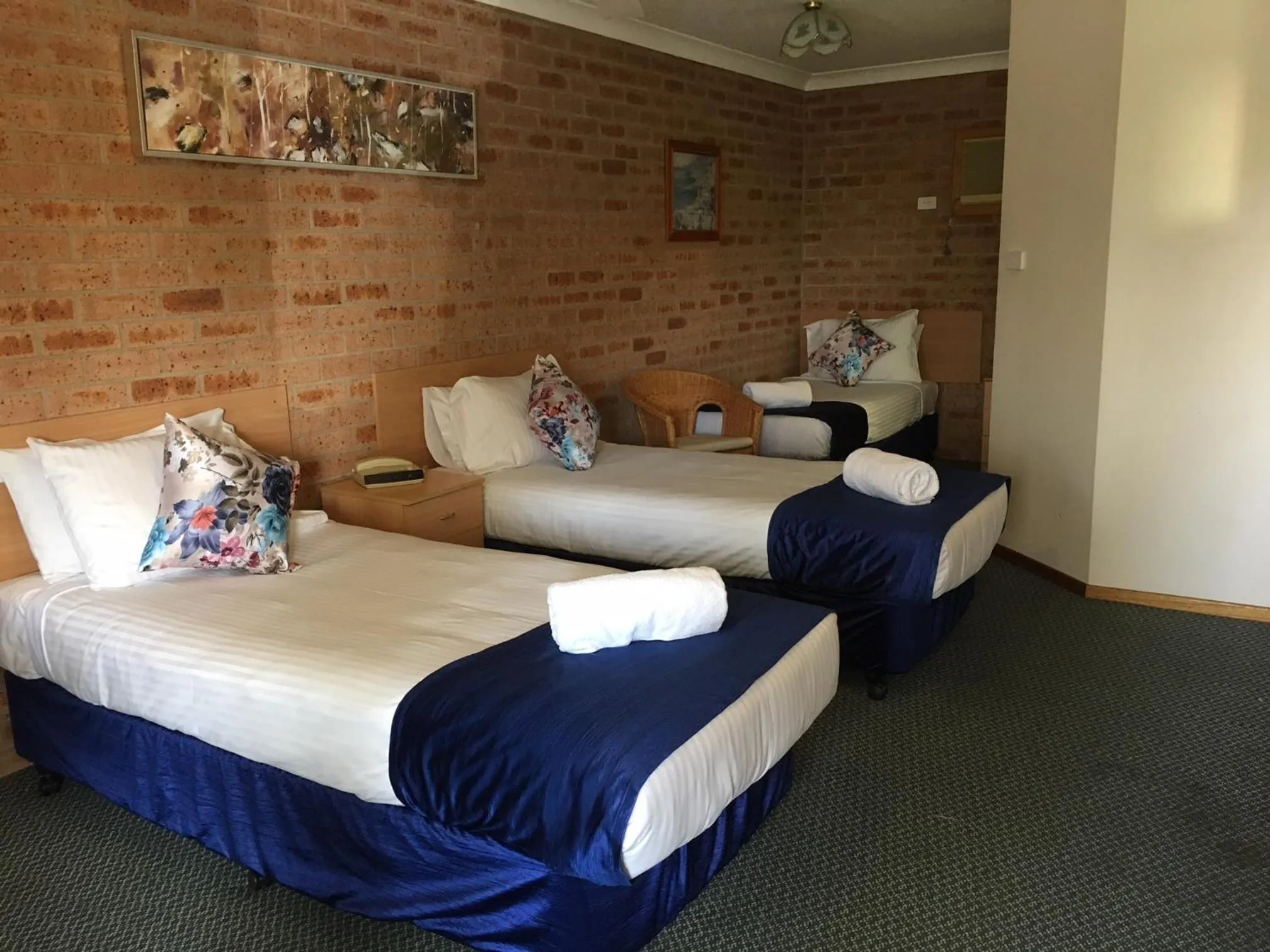 Bed in Branxton House Motel