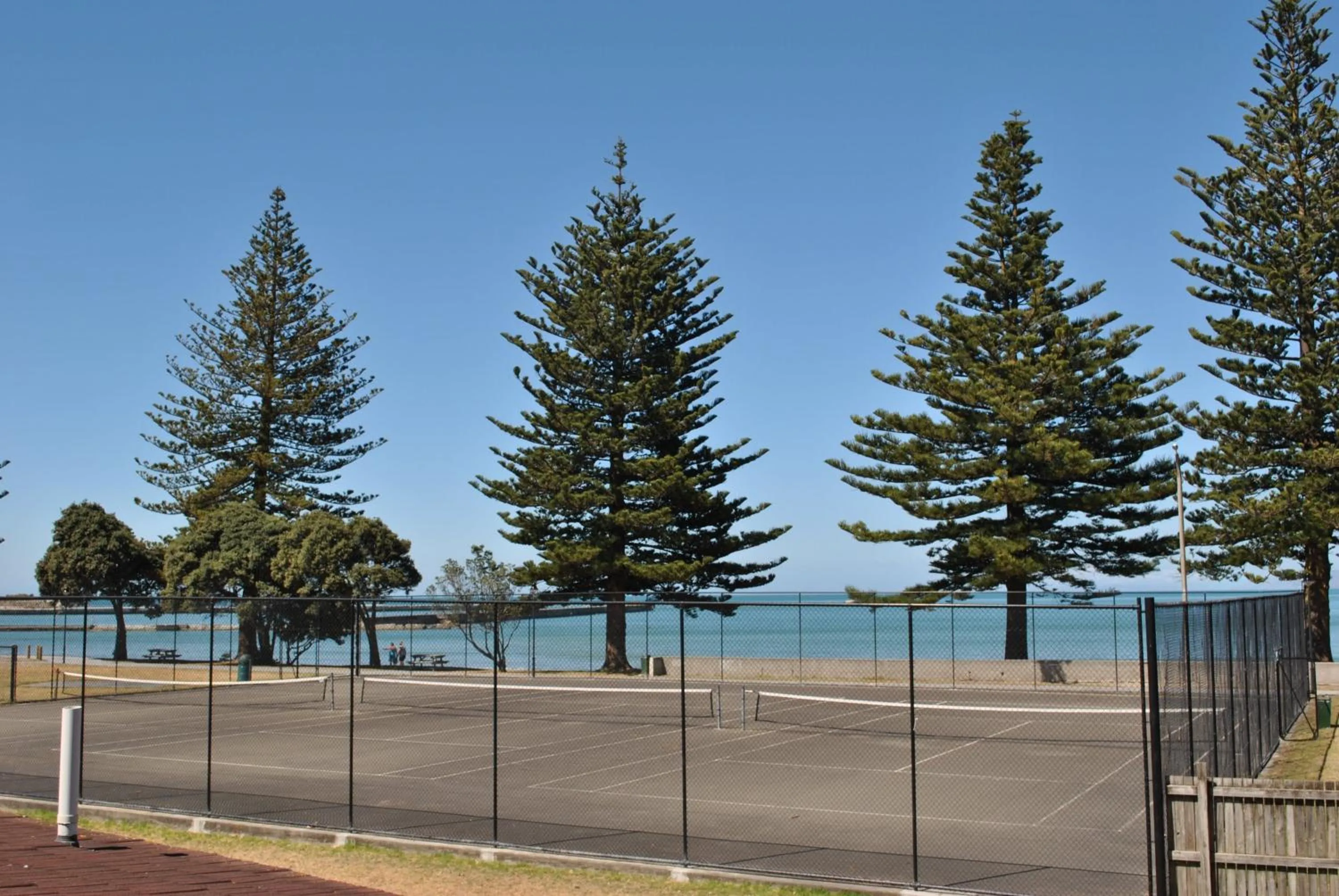 Tennis court in Waikanae Beach TOP 10 Holiday Park