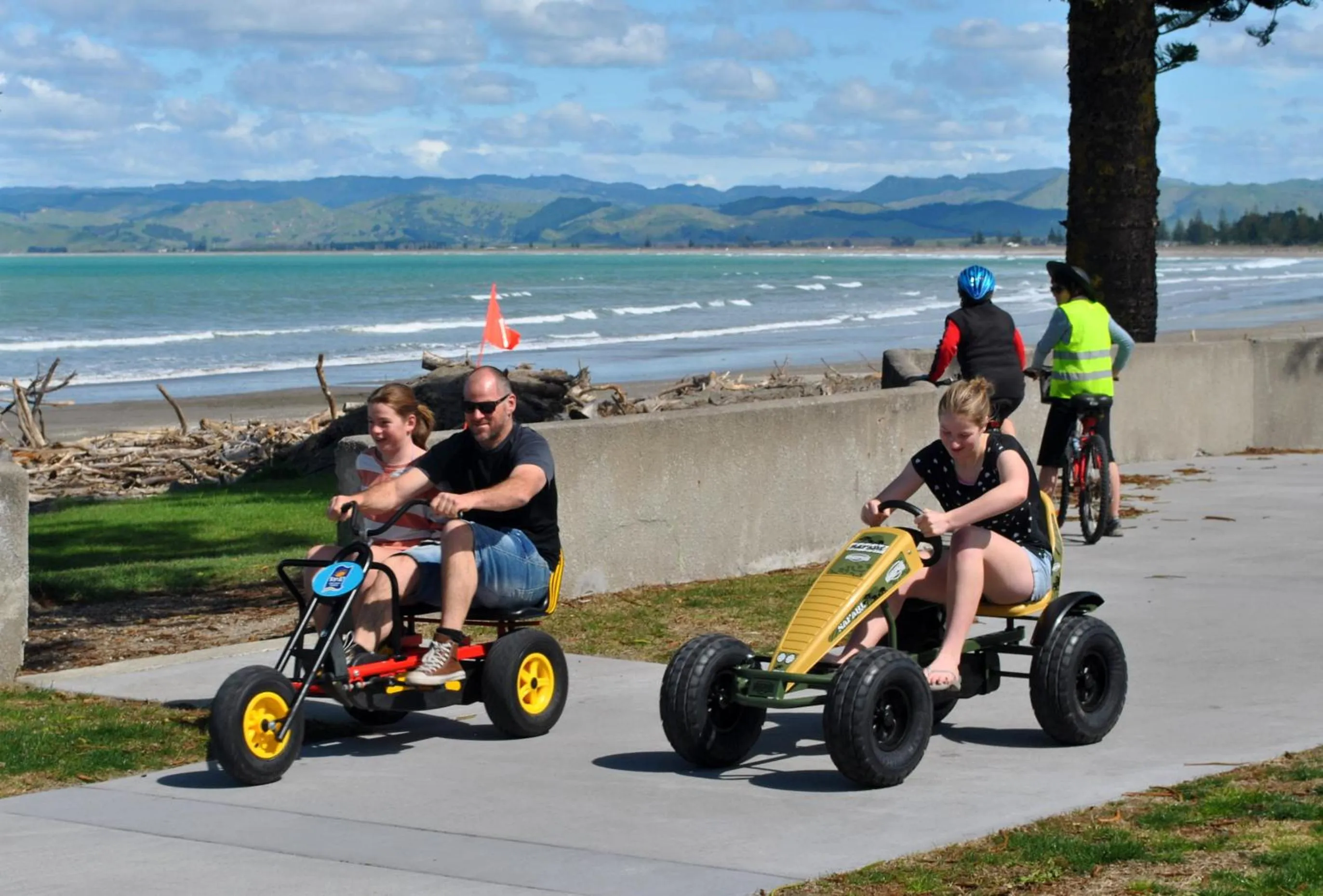 People in Waikanae Beach TOP 10 Holiday Park