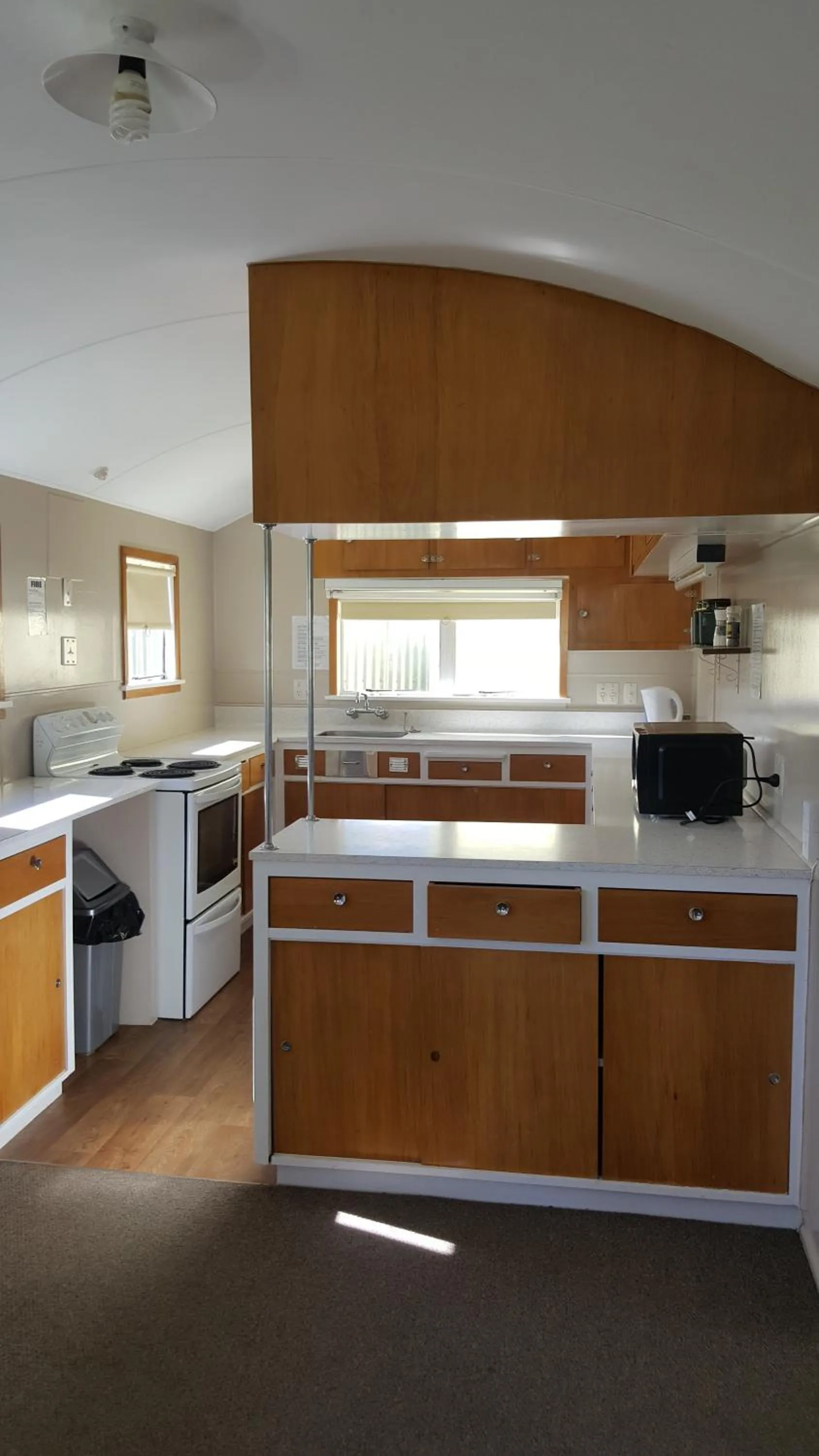Kitchen or kitchenette in High Country Lodge, Motels & Backpackers
