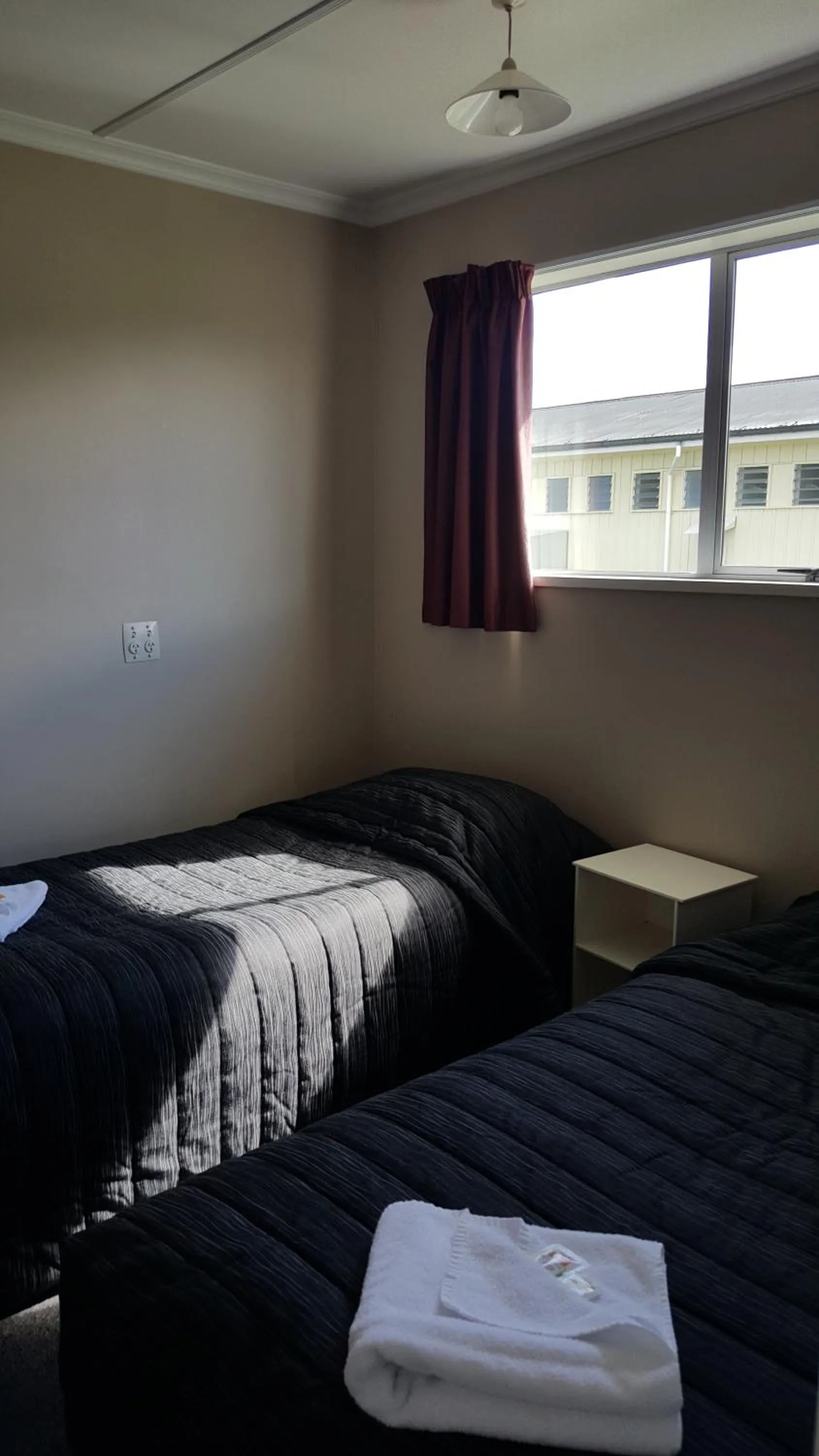 Bedroom, Bed in High Country Lodge, Motels & Backpackers