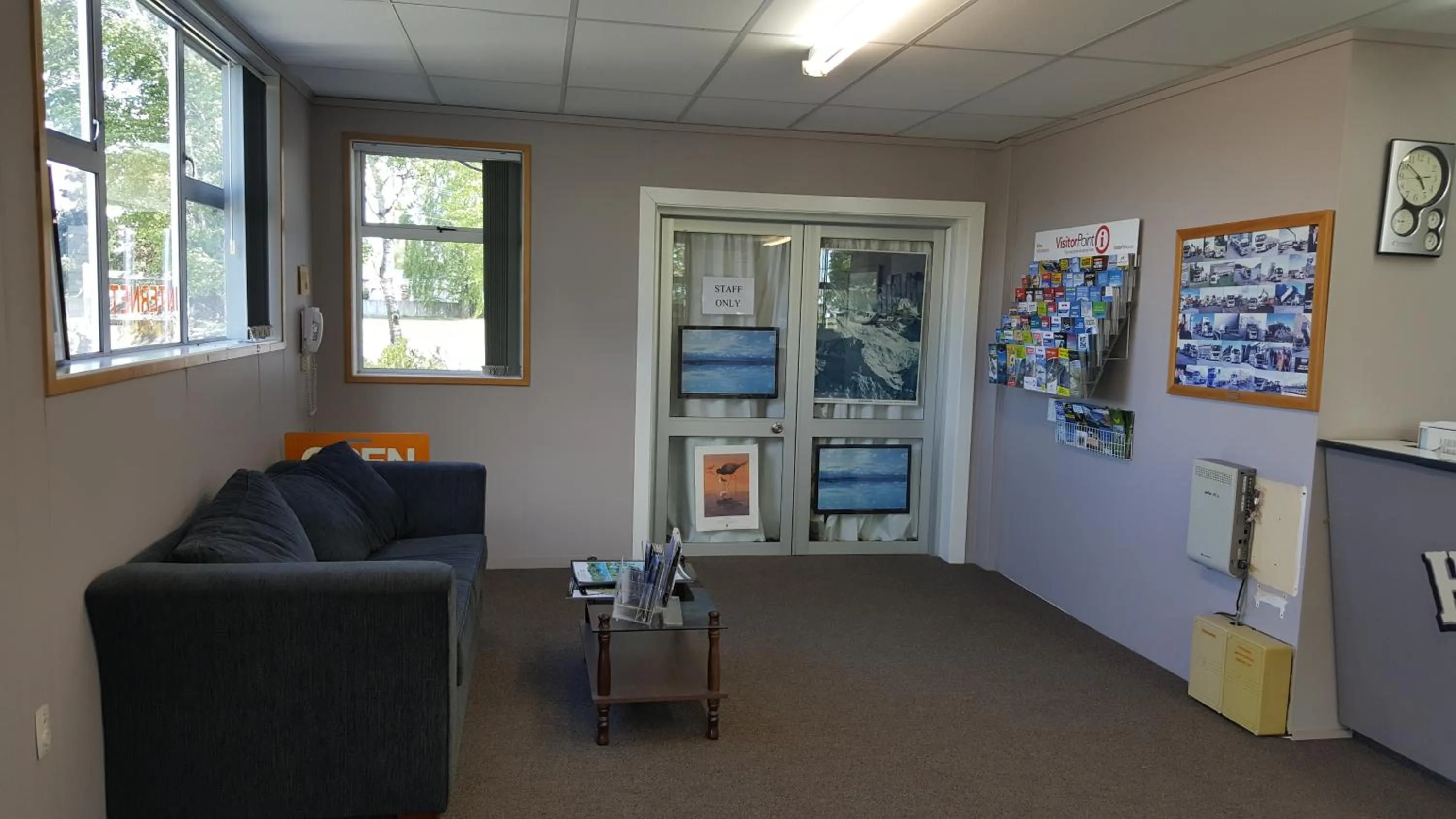 Seating area in High Country Lodge, Motels & Backpackers