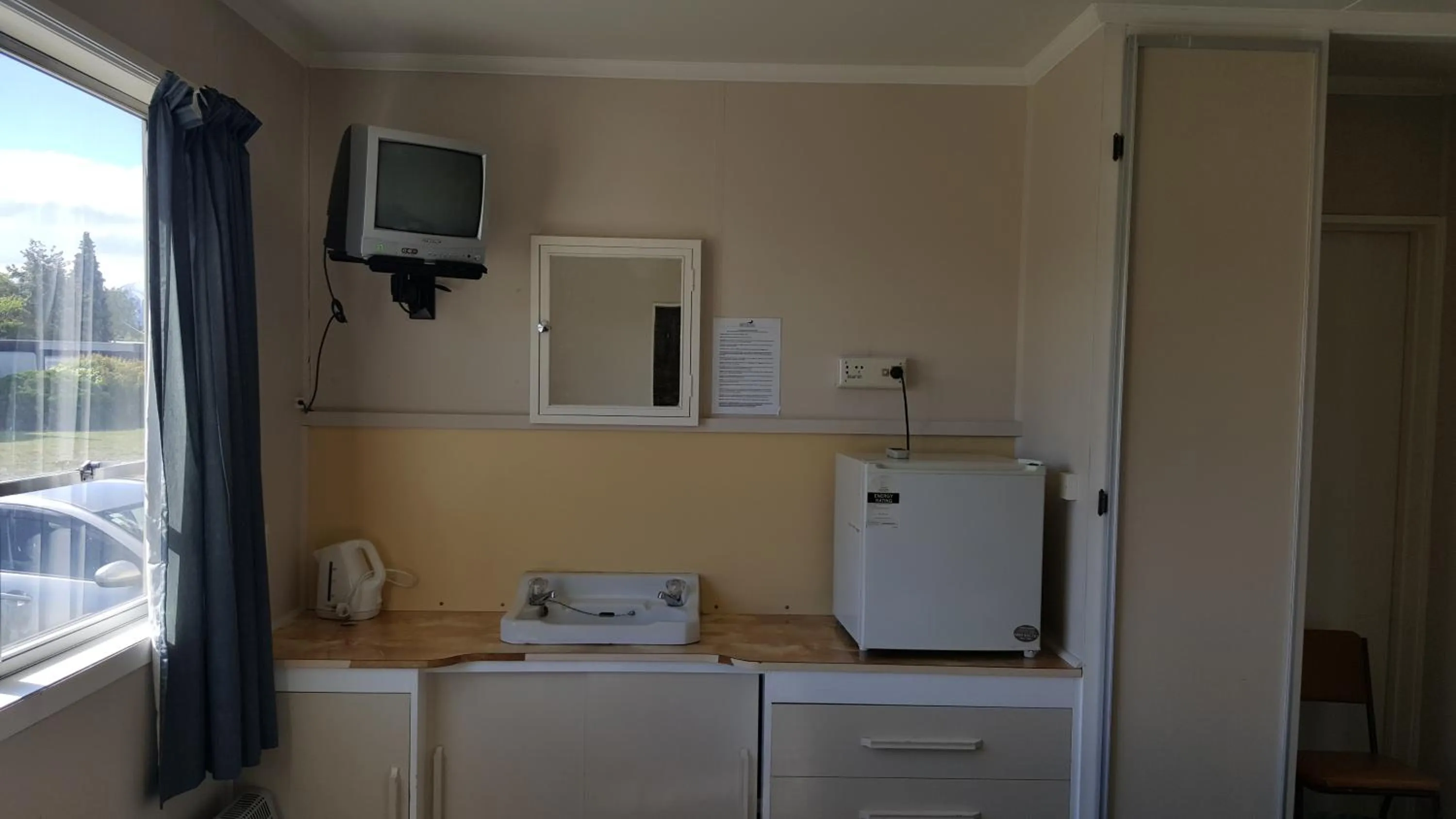 Kitchen or kitchenette in High Country Lodge, Motels & Backpackers