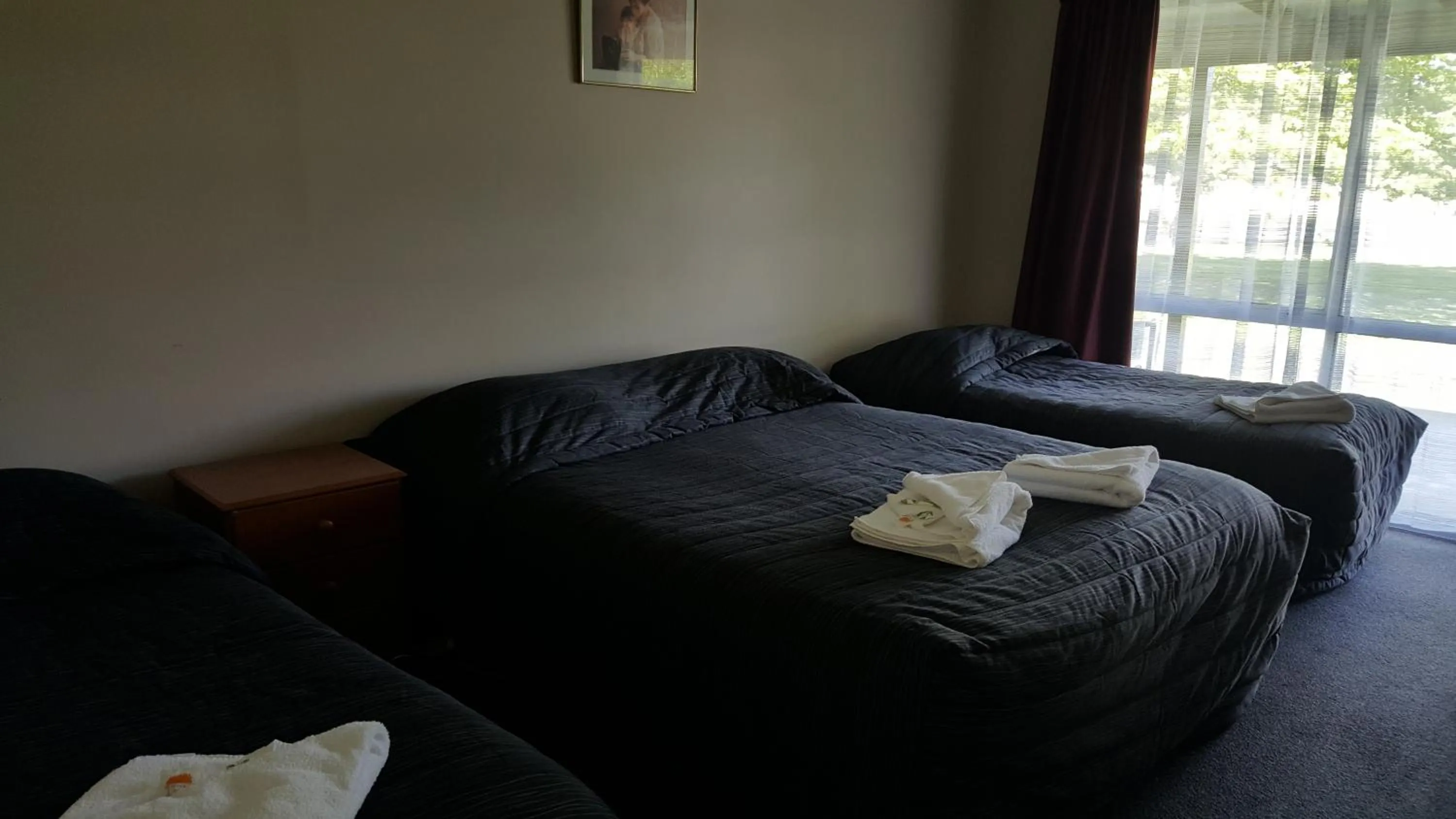 Bedroom in High Country Lodge, Motels & Backpackers