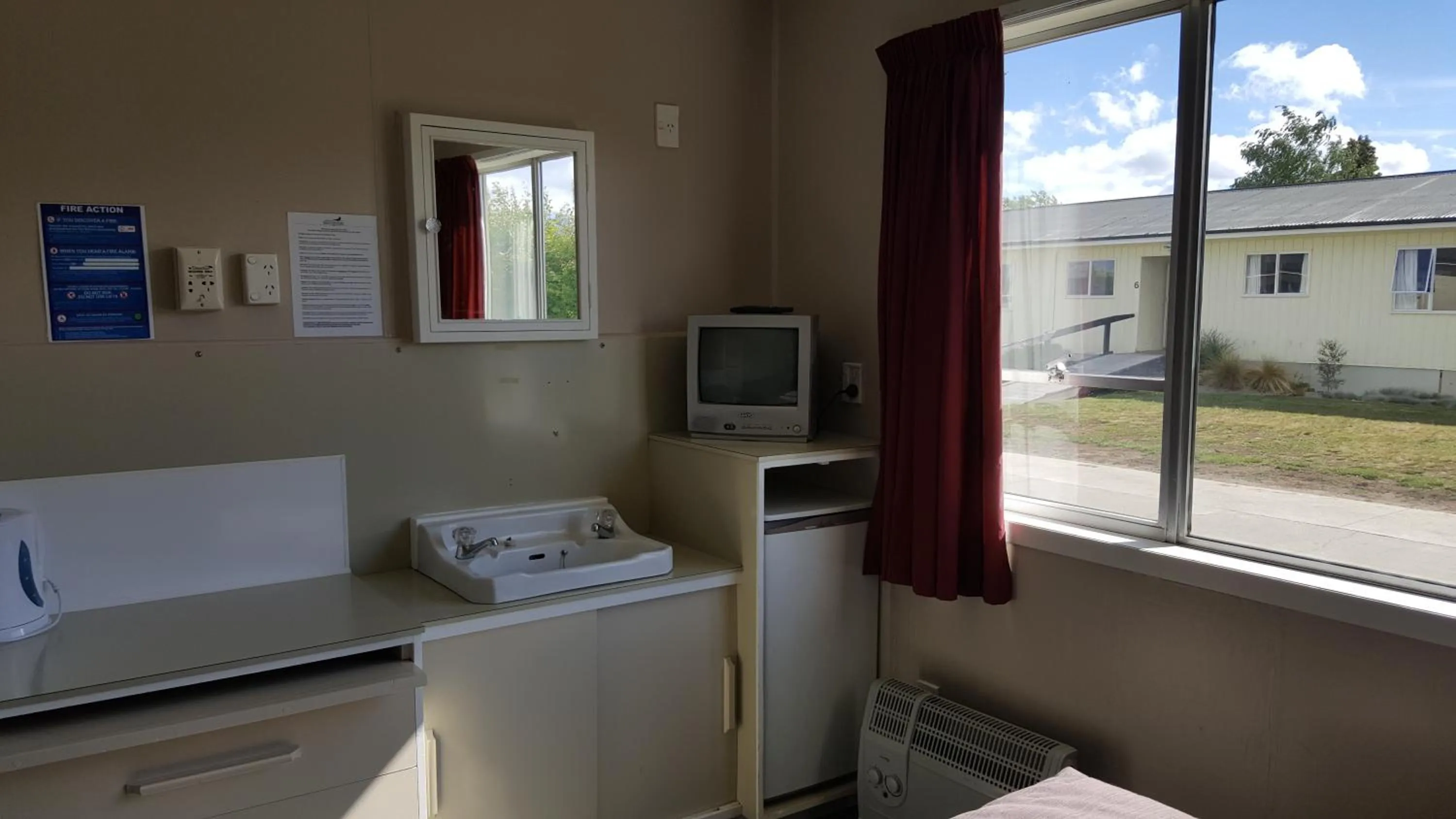 Kitchen or kitchenette in High Country Lodge, Motels & Backpackers