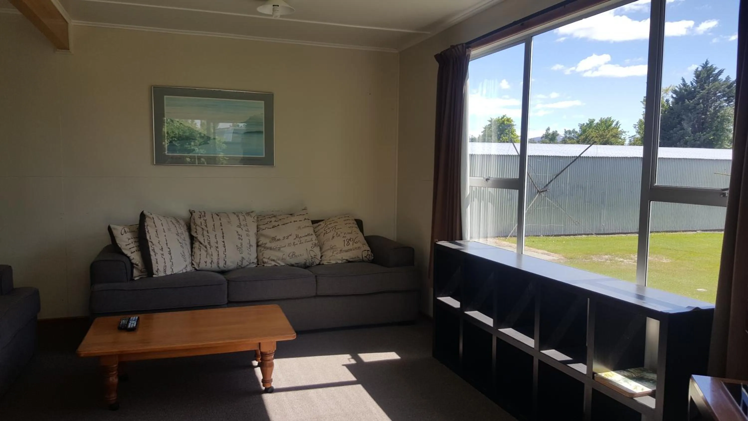 Day in High Country Lodge, Motels & Backpackers