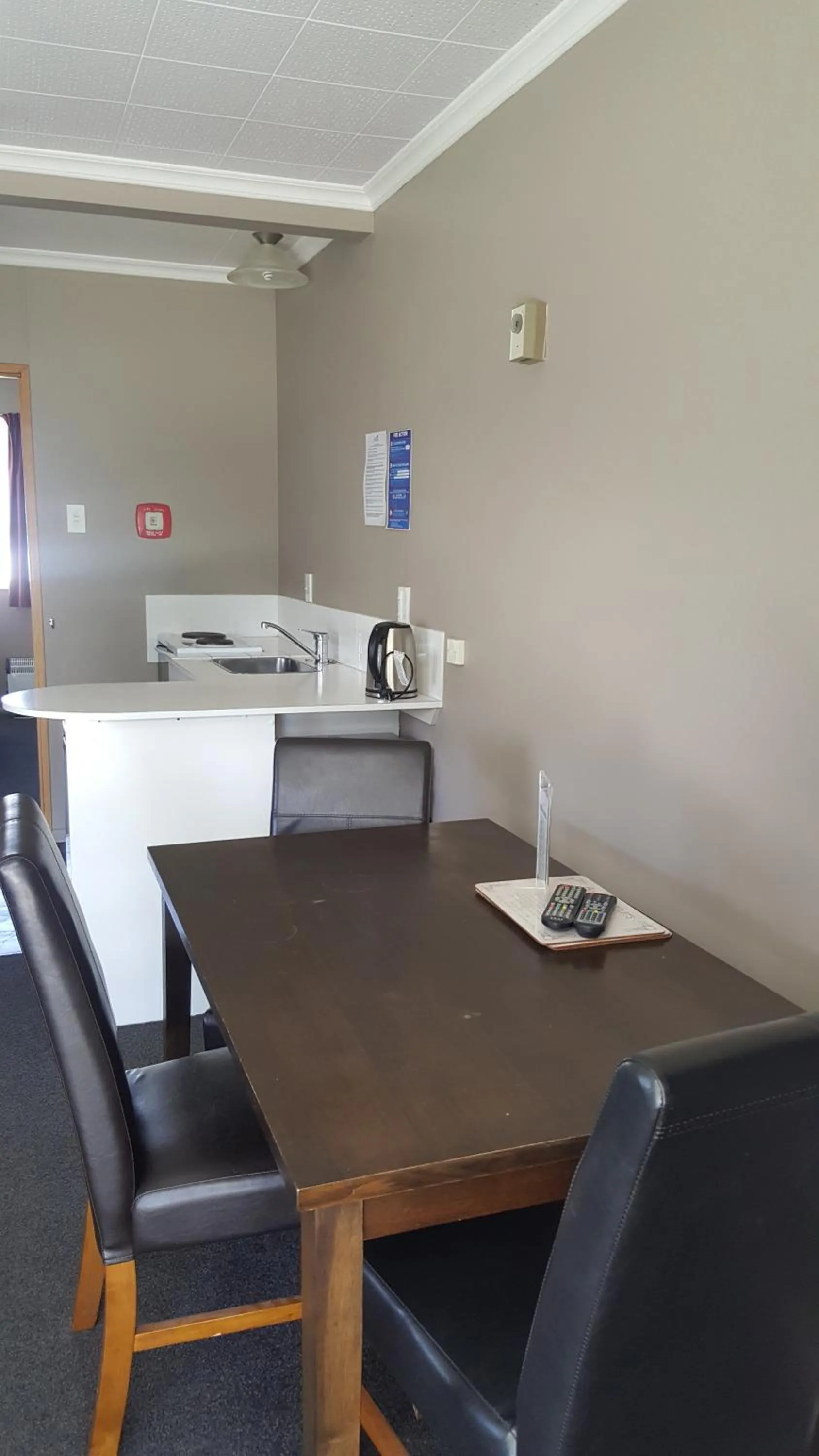 Kitchen or kitchenette in High Country Lodge, Motels & Backpackers