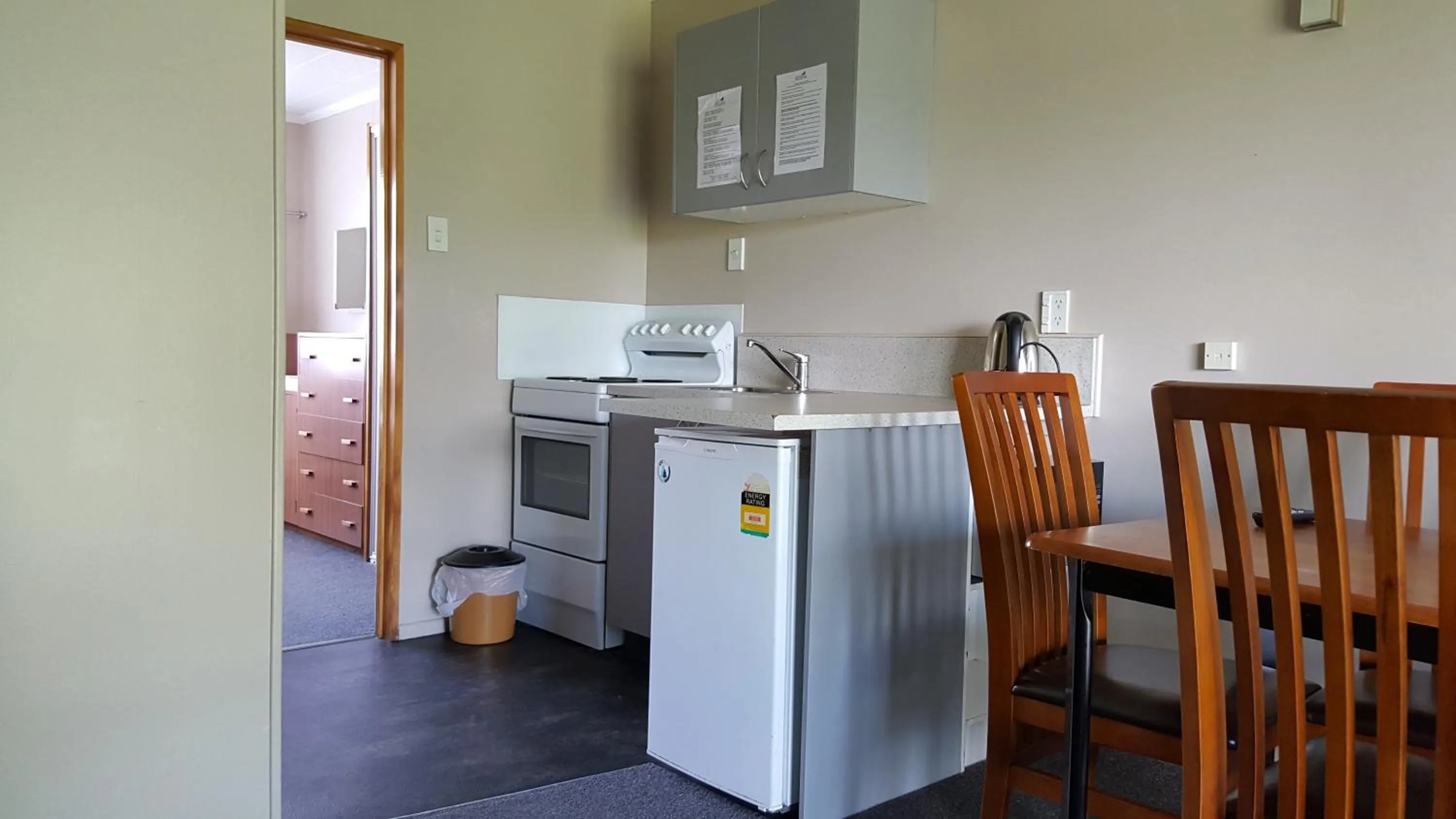 Kitchen or kitchenette in High Country Lodge, Motels & Backpackers