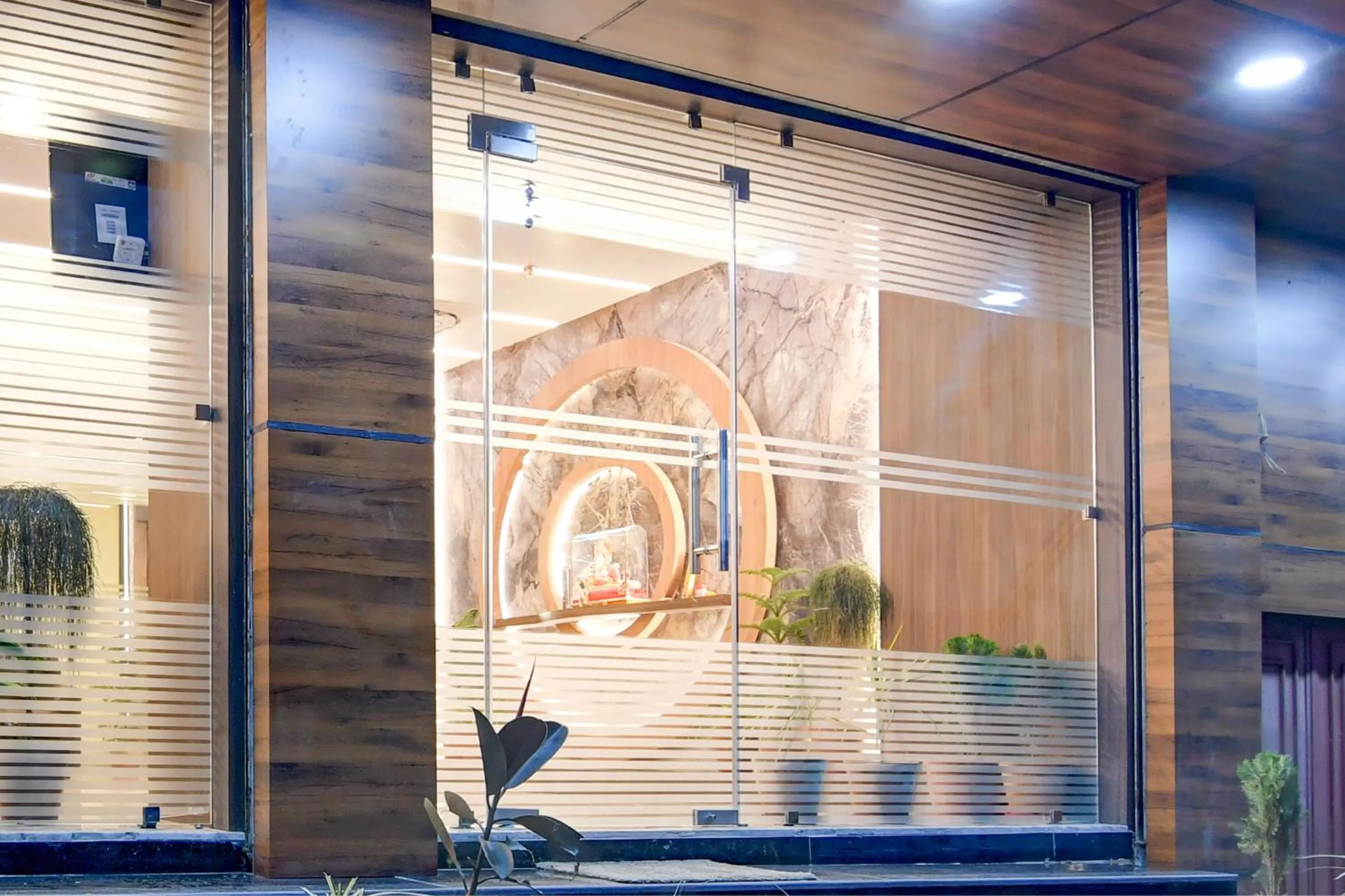 Facade/entrance in Super Townhouse OAK Bulbuli Neer