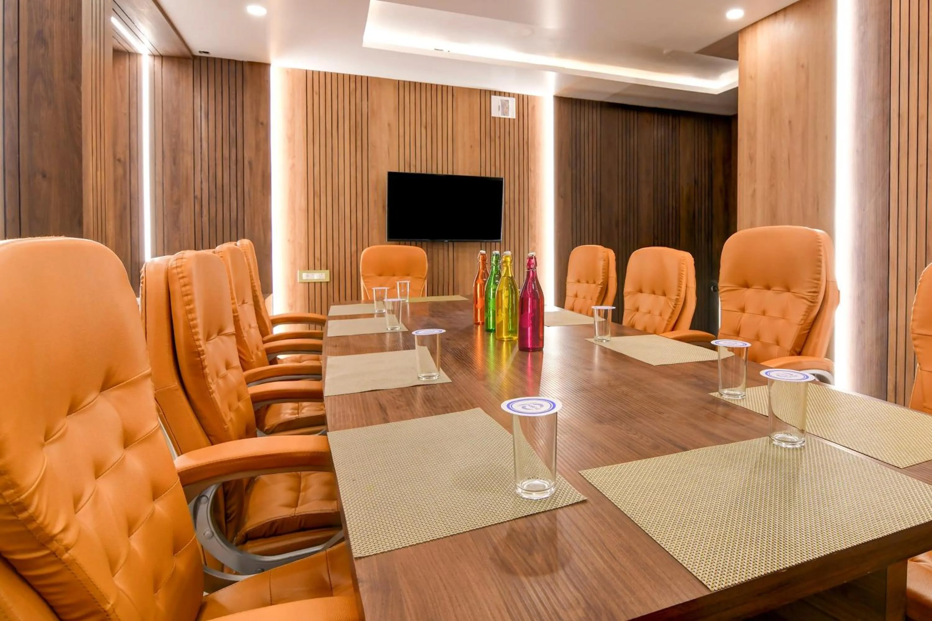 Restaurant/places to eat in Super Townhouse OAK Bulbuli Neer