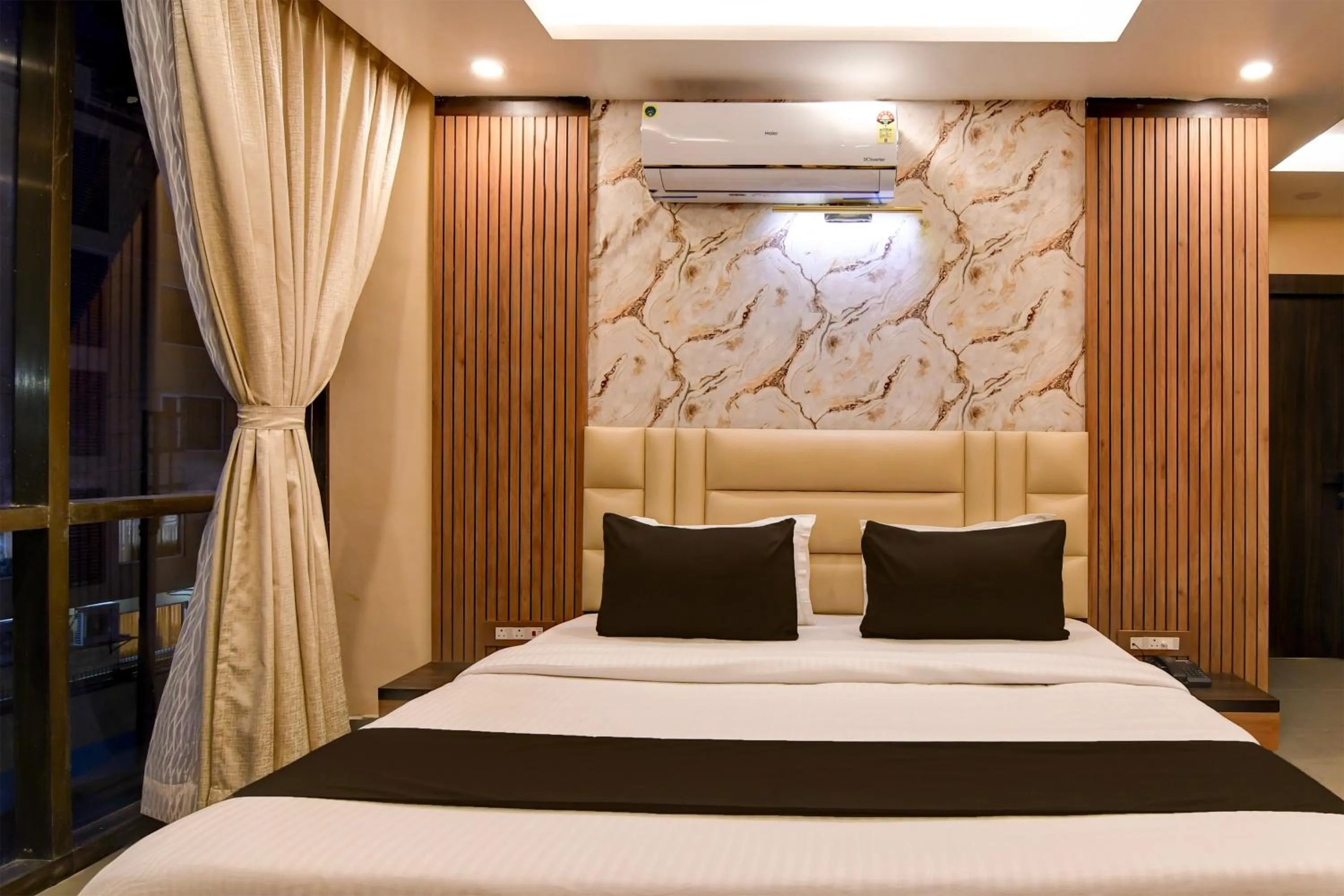 Bedroom, Bed in Super Townhouse OAK Bulbuli Neer