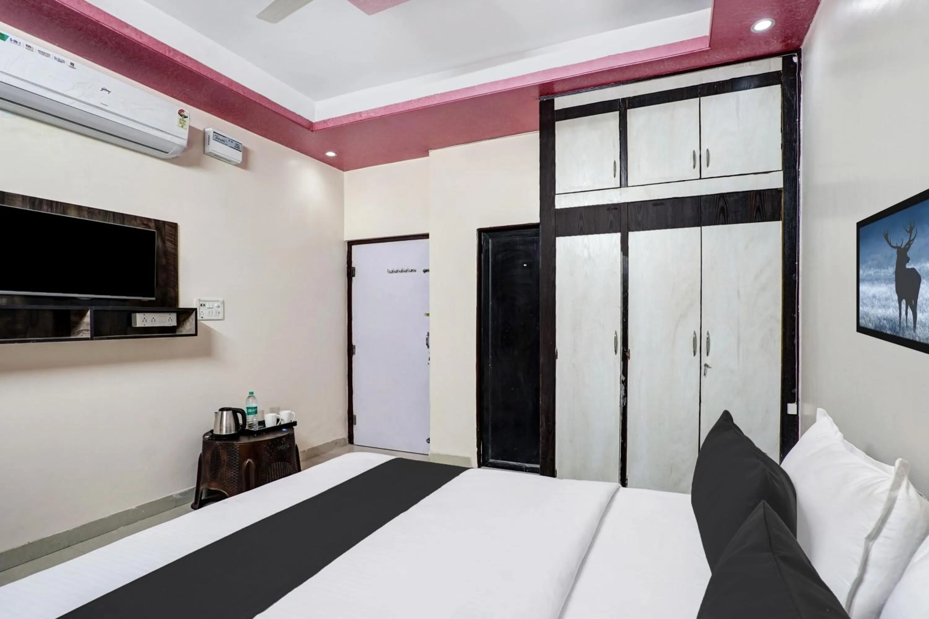 Bedroom, Bed in Hotel O Rudra palace