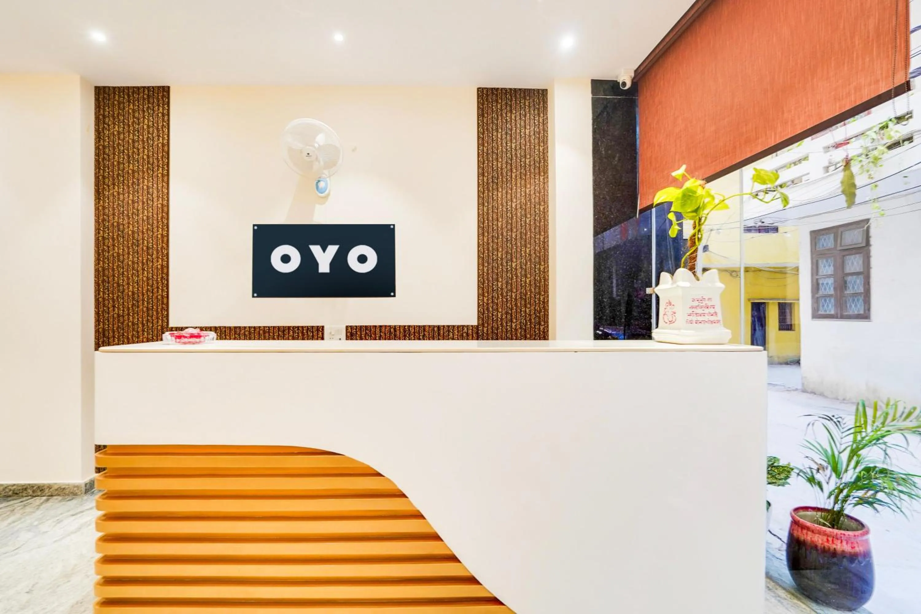 Lobby or reception in HOTEL RETREAT INN