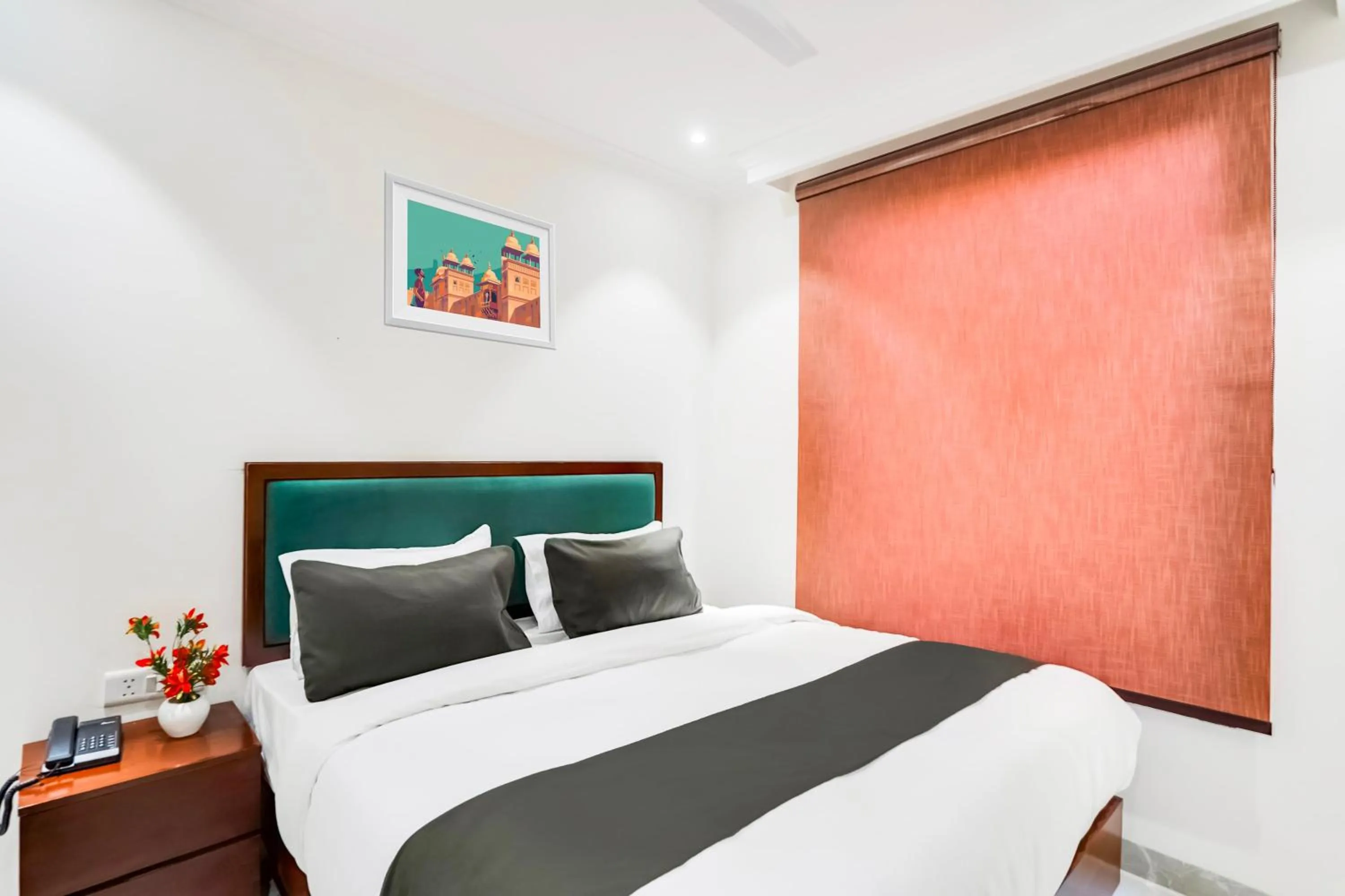 Facade/entrance, Bed in HOTEL RETREAT INN