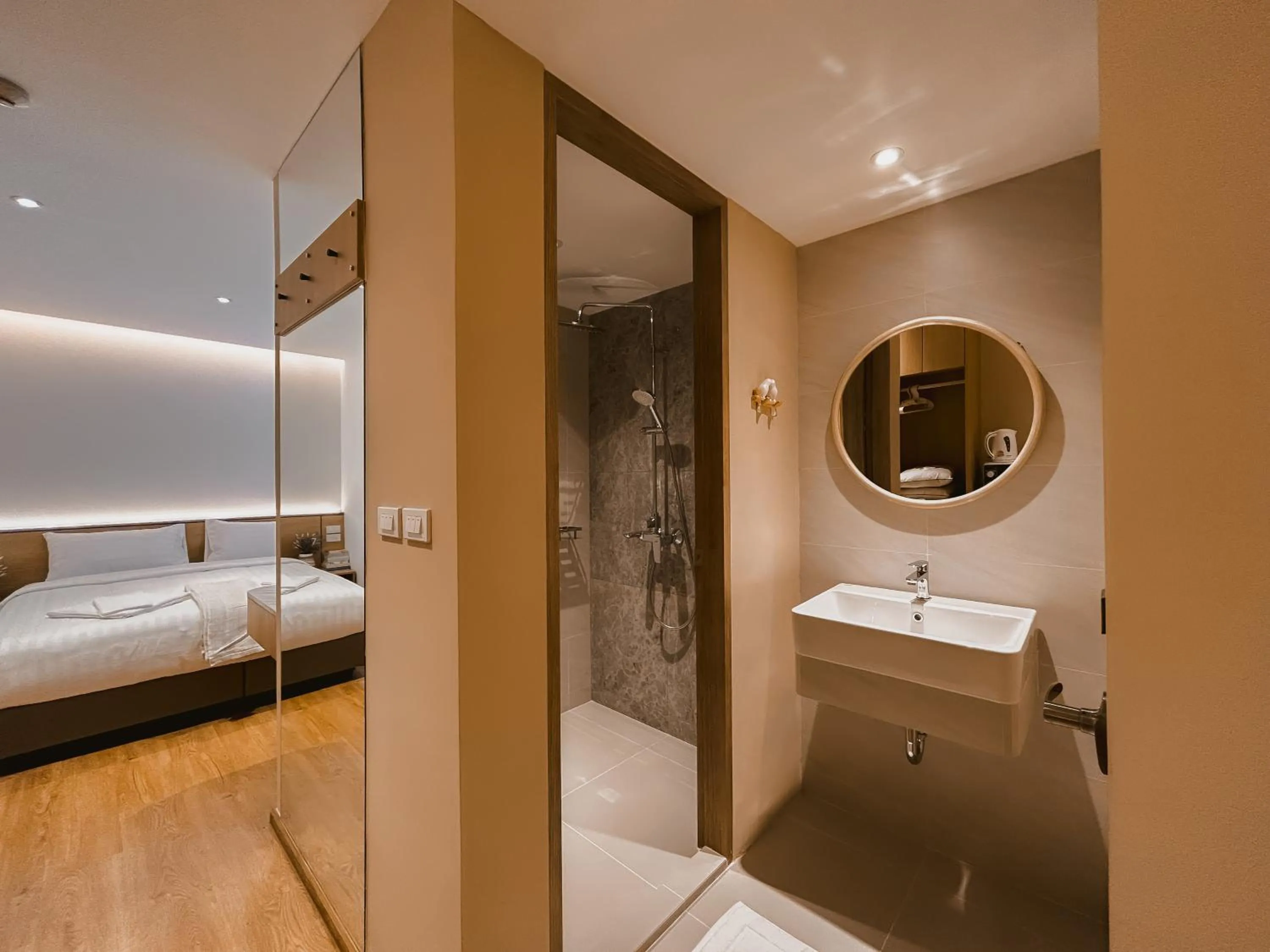 Bathroom, Bed in Townhouse PK Garden