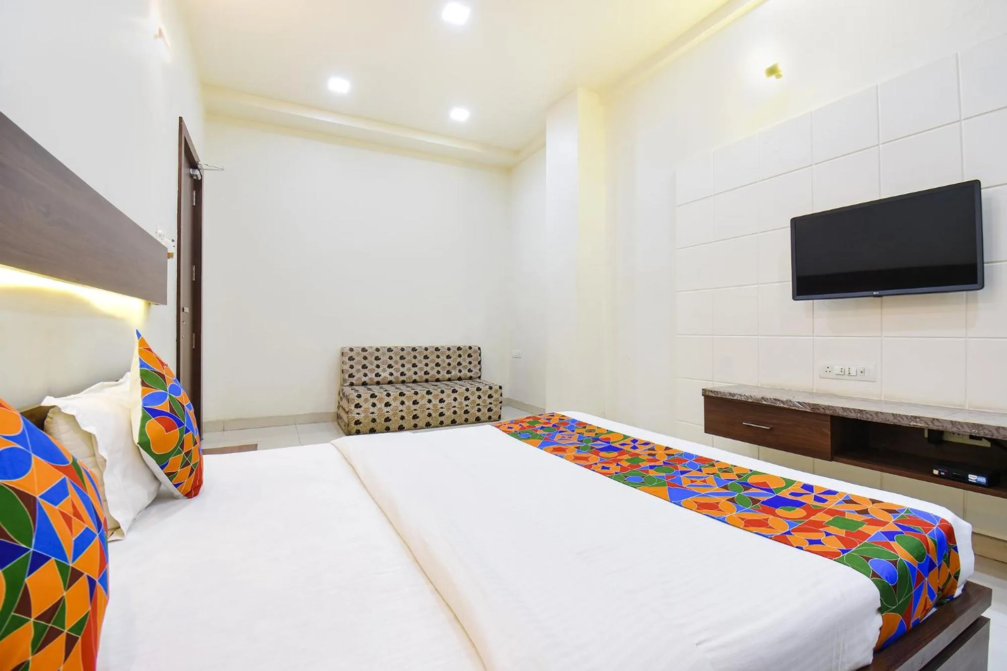 Bed in FabHotel Royal Suits - Nr Mahadji Shinde Chhatri