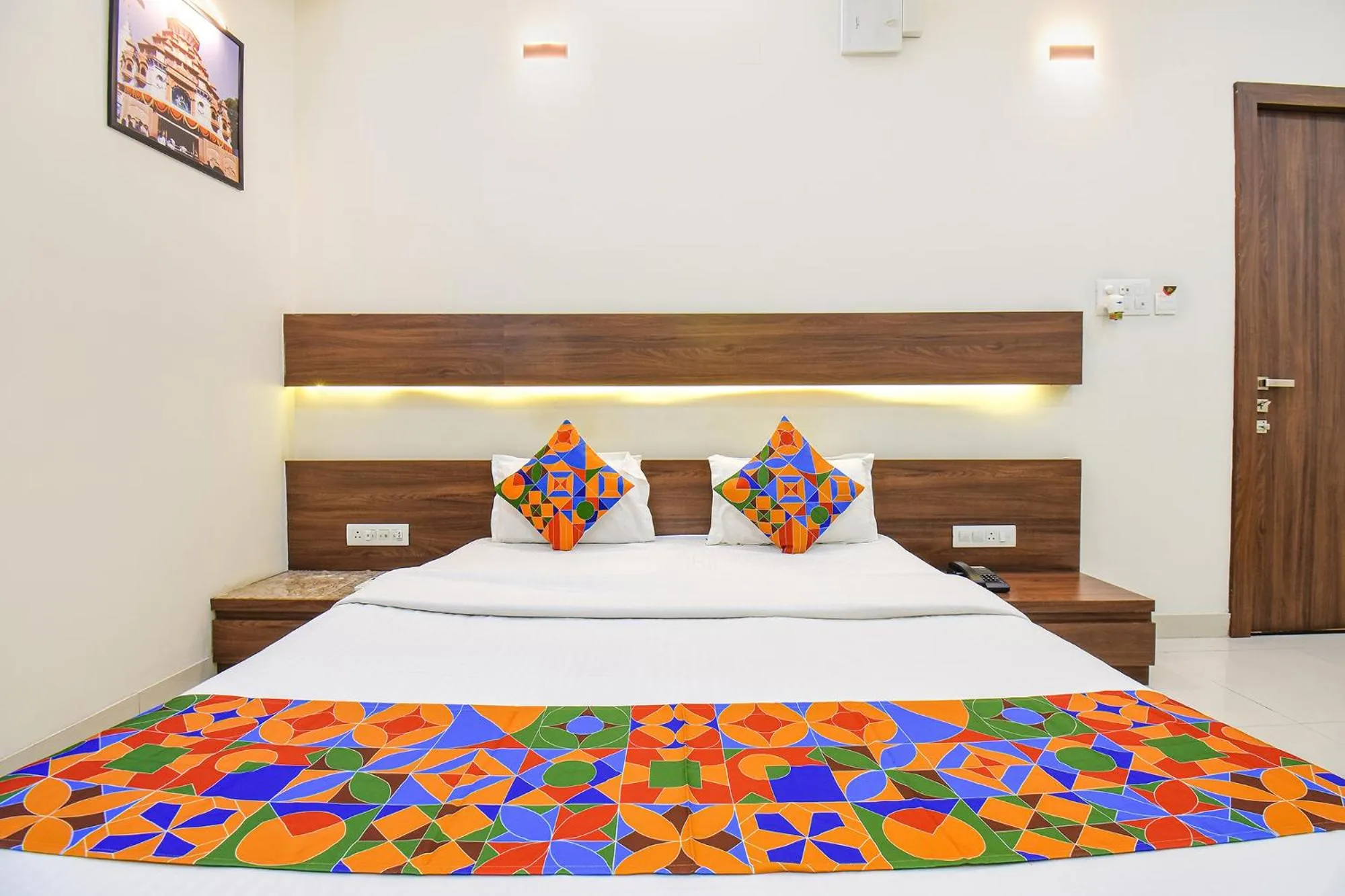 Bed in FabHotel Royal Suits - Nr Mahadji Shinde Chhatri