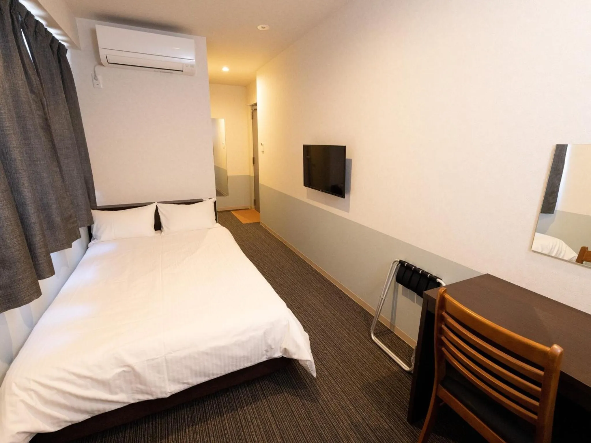 Photo of the whole room, Bed in Hotel Taiyo Noen Tokushima Kenchomae